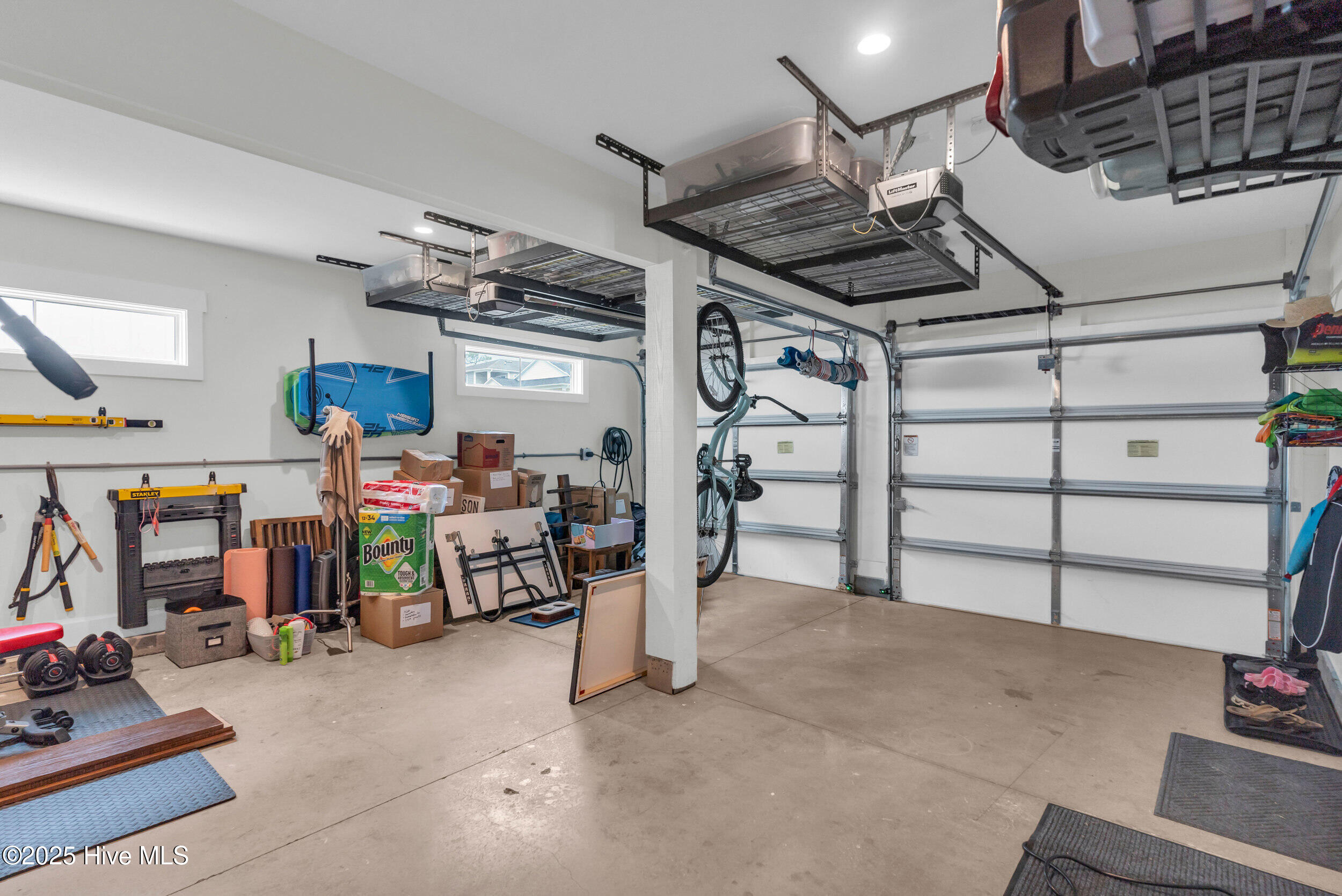 100565755 | Photo 33