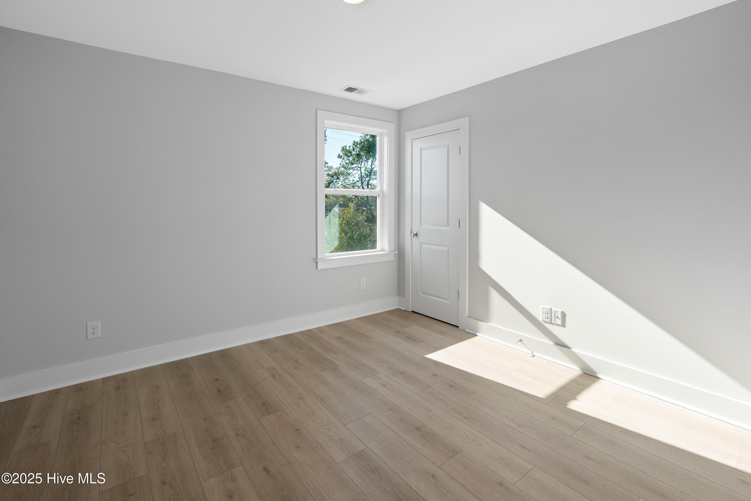 100547481 | Photo 23