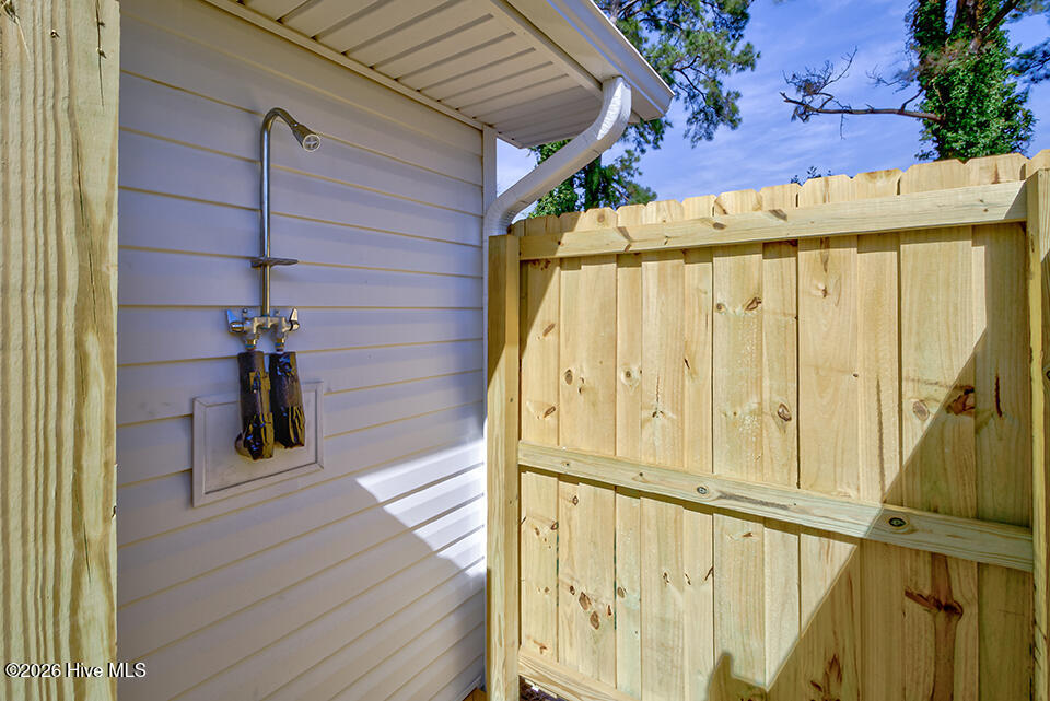 100558677 | Photo 11