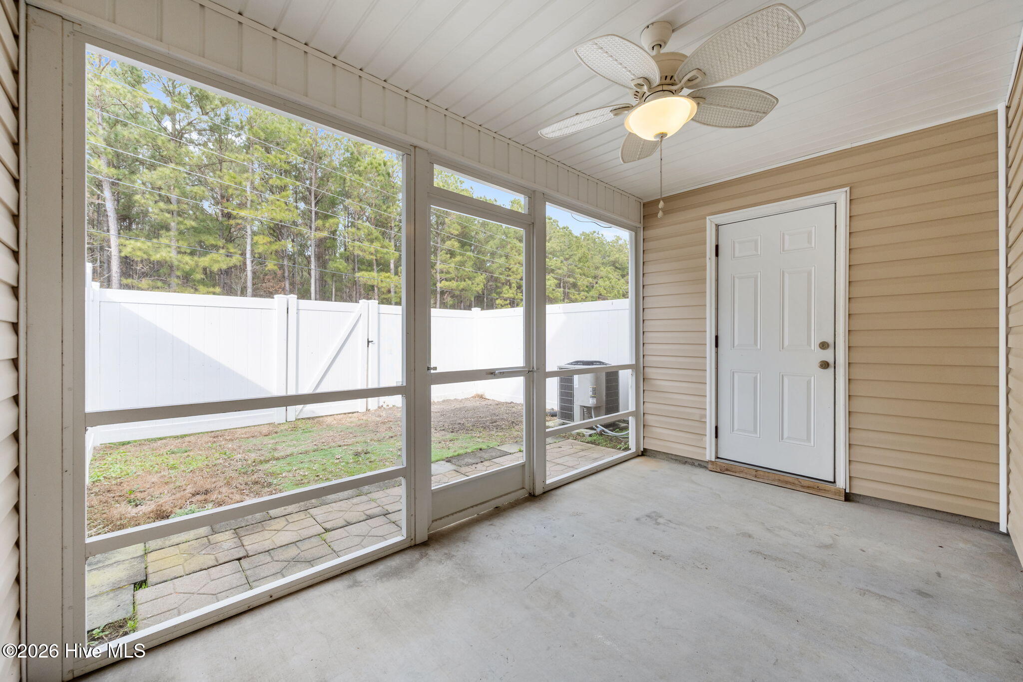 100549105 | Photo 10