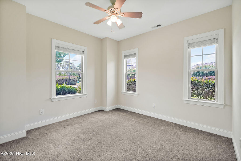 100550184 | Photo 11