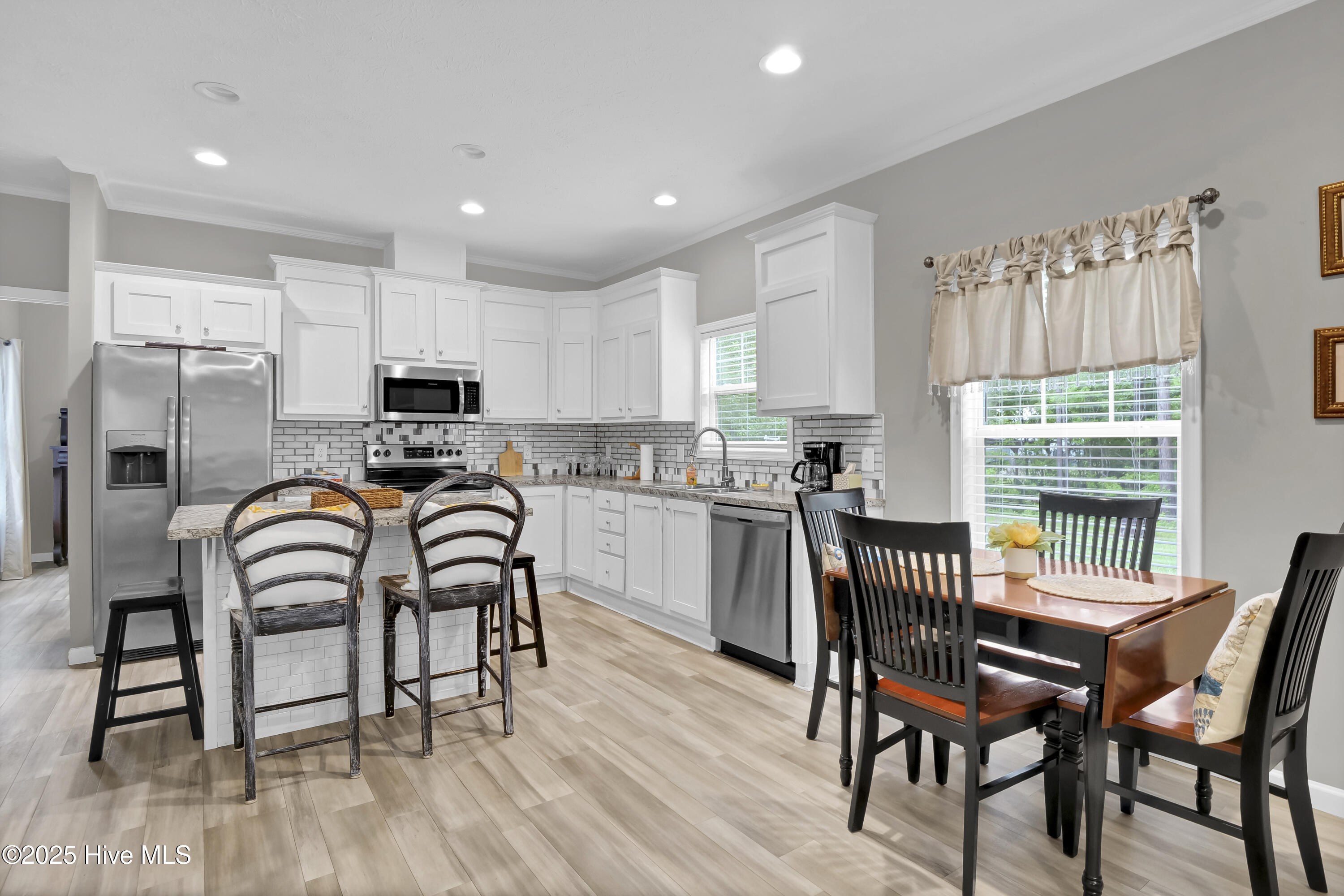 100557833 | Photo 11