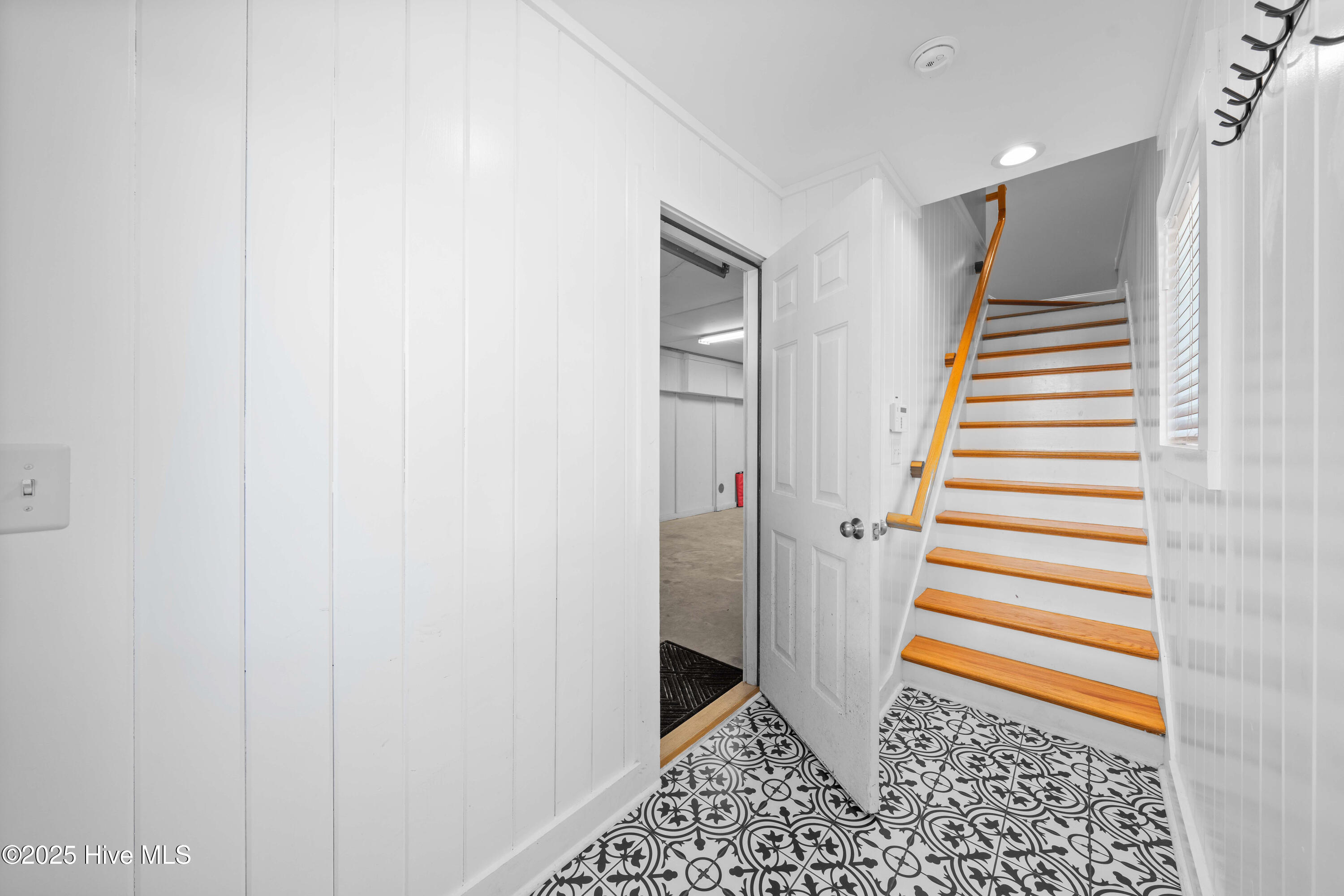 100541369 | Photo 11