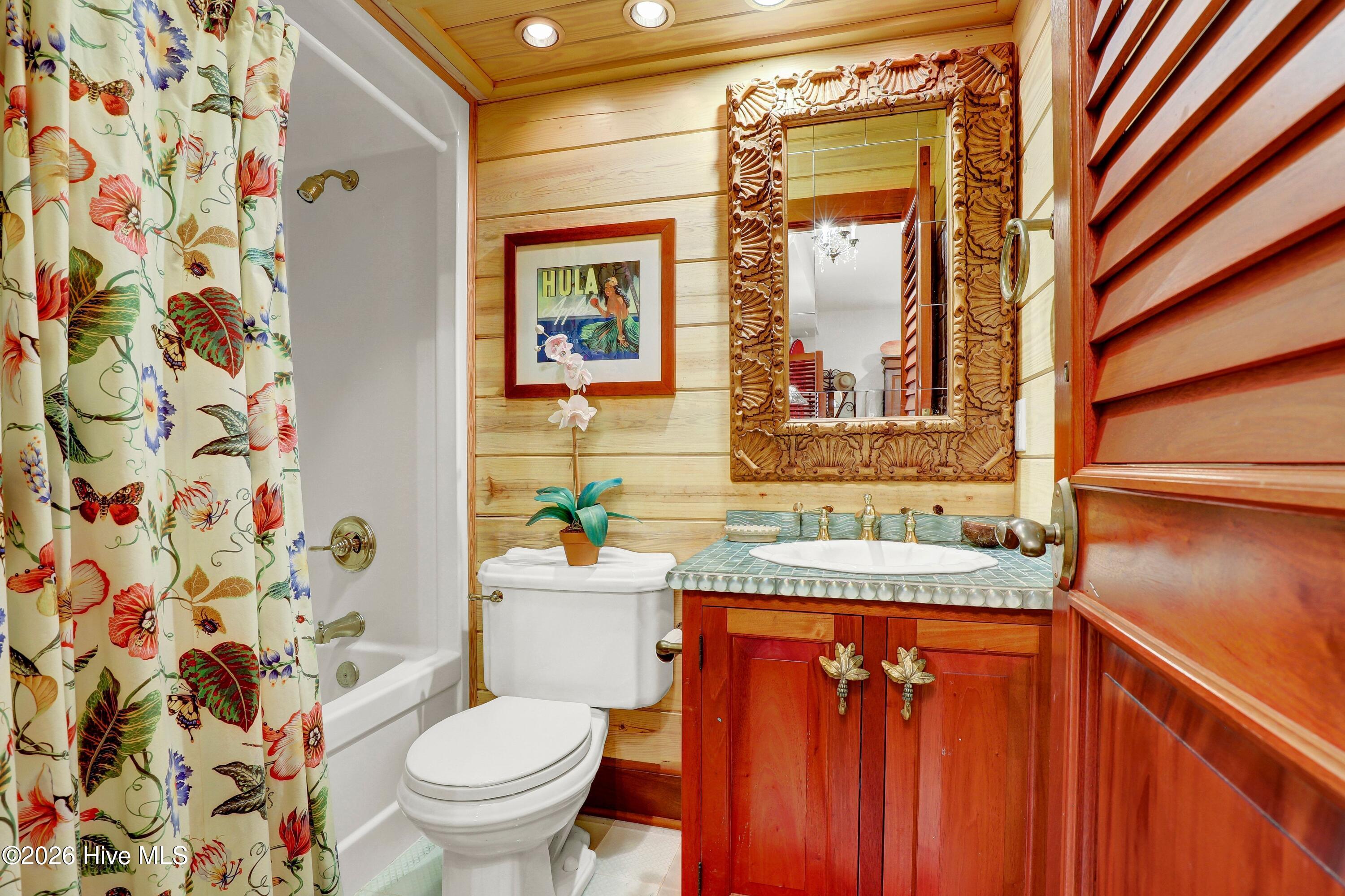 100558553 | Photo 46