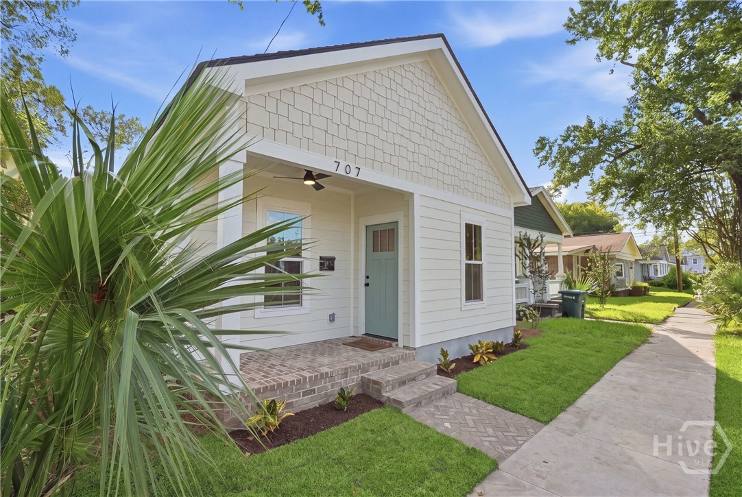 Photo 3 of Single family home for sale at 707 E 32nd Street, Savannah, GA 31401 | MLS# SA364761 | Listing updated on 2026-09-18