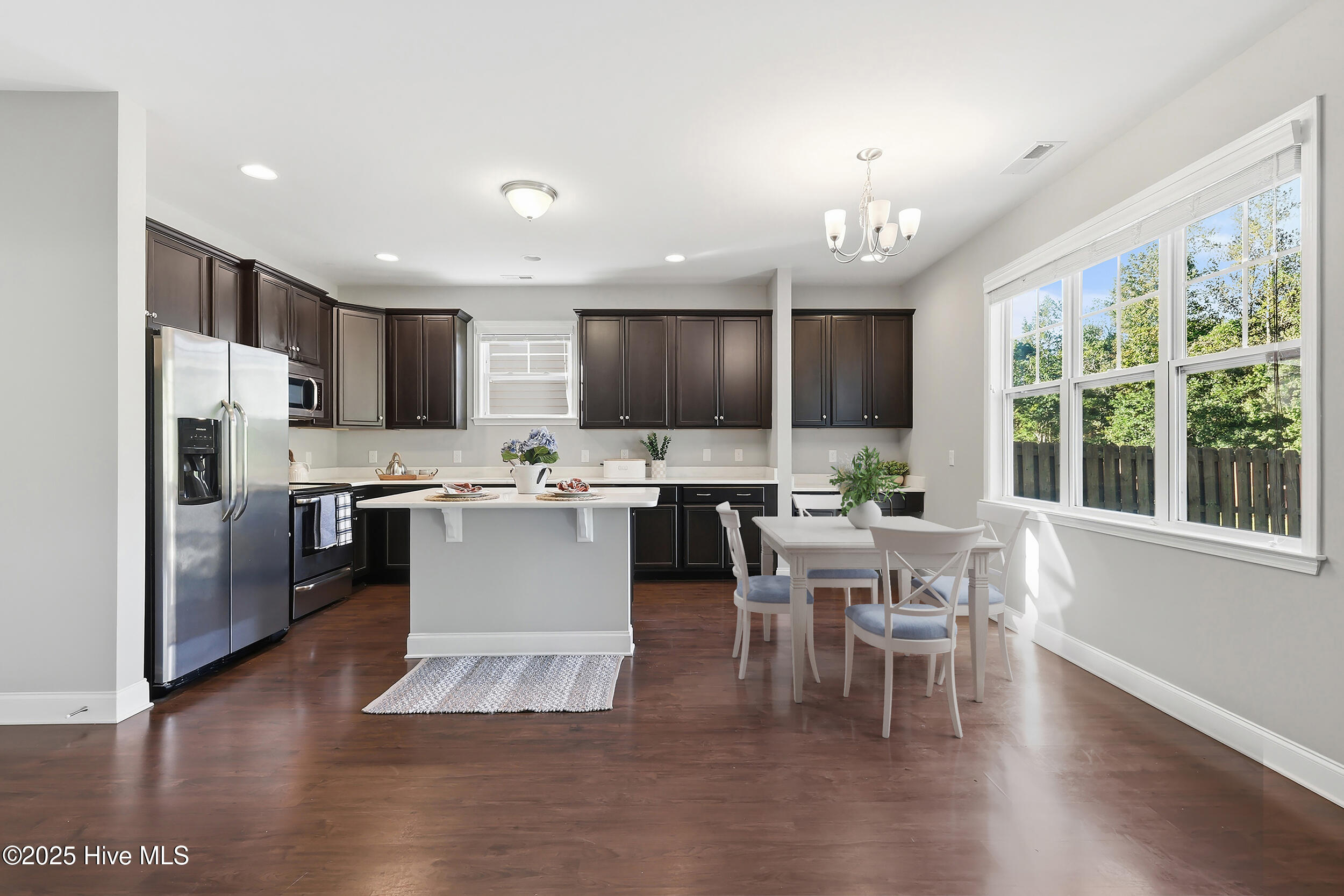 100537406 | Photo 15