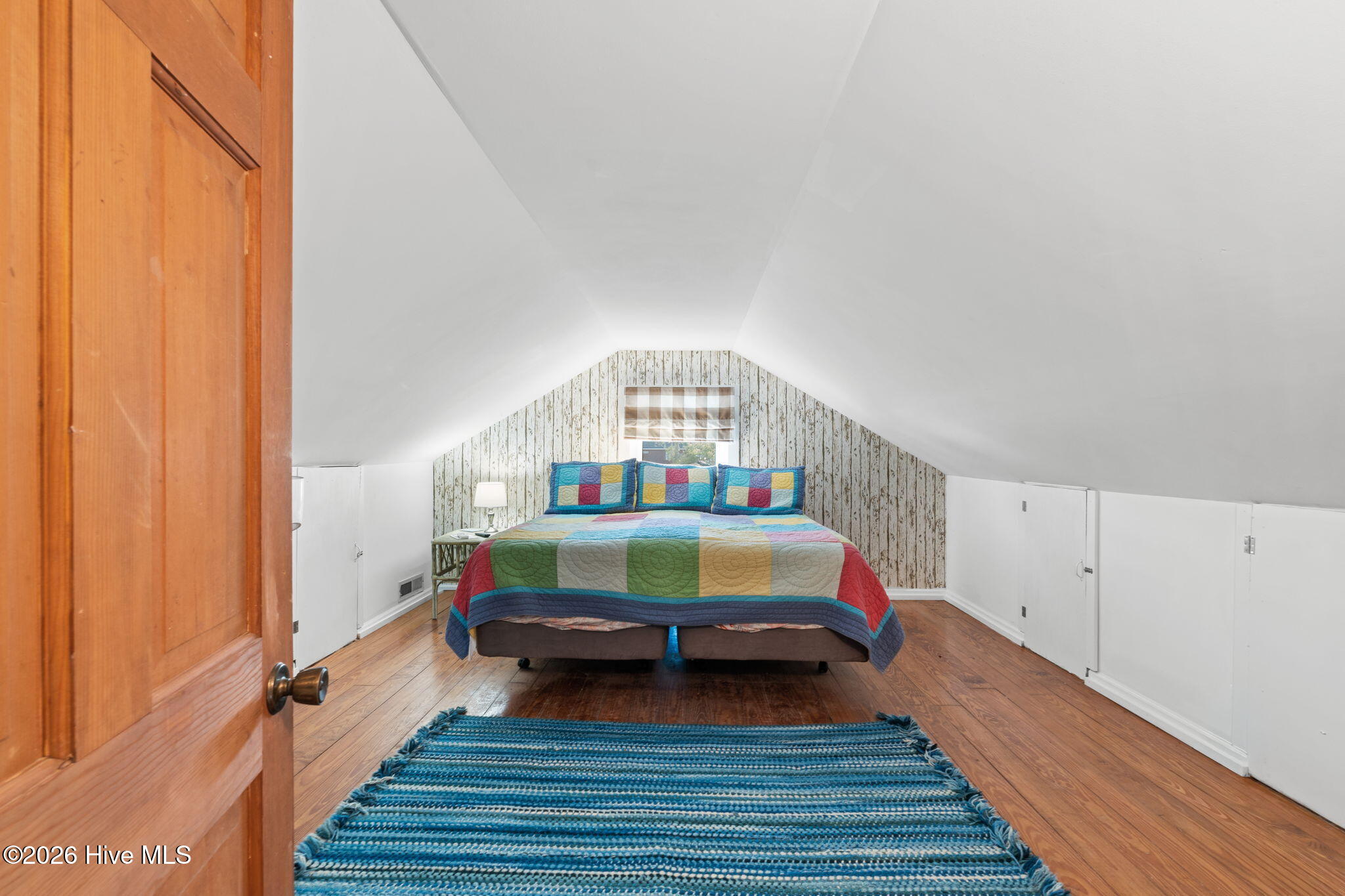 100562668 | Photo 26