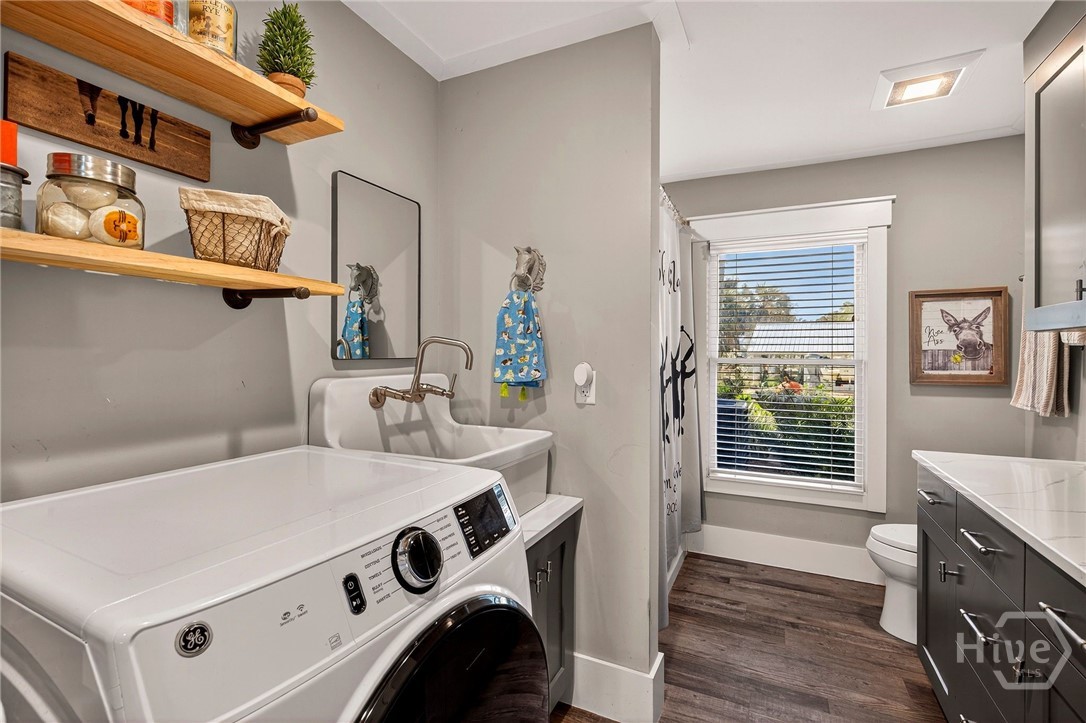 Laundry with full bath