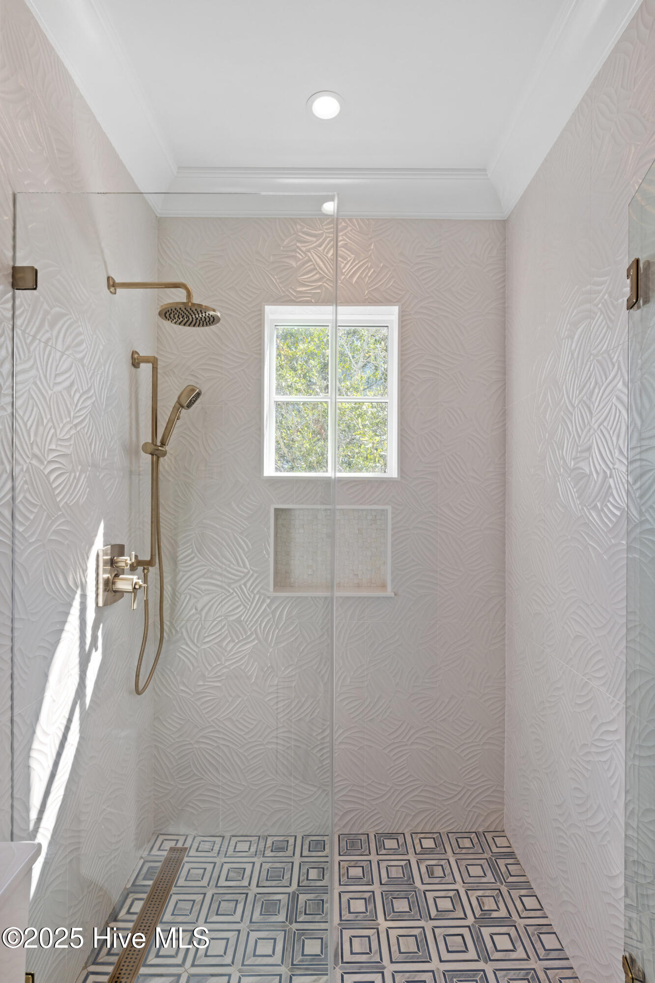 100401243 | Photo 69