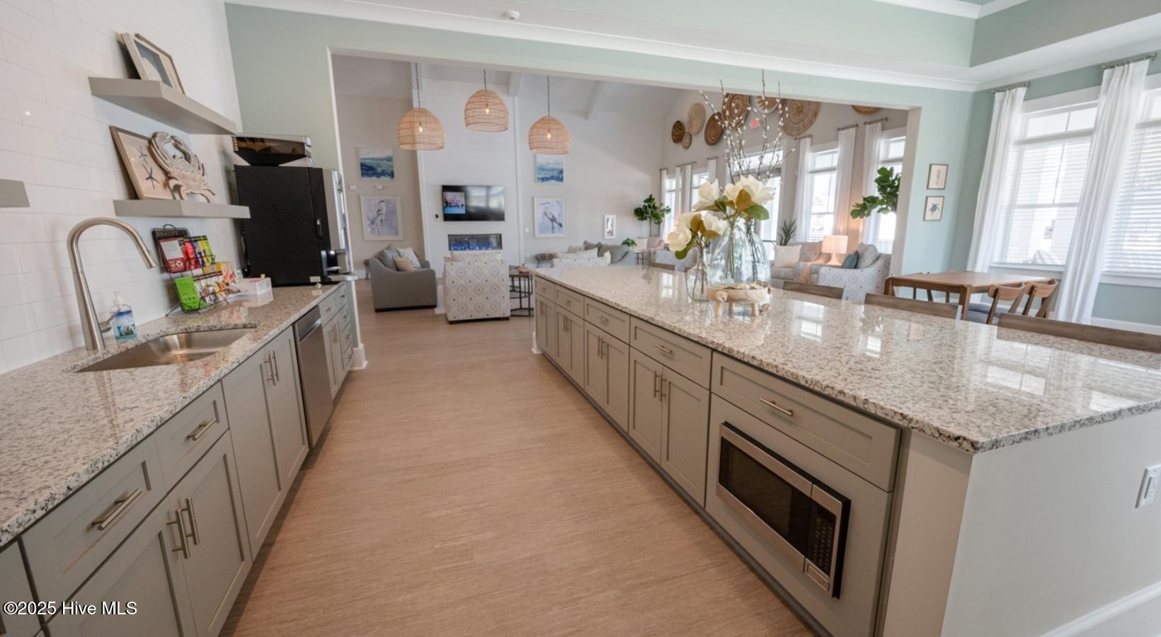 100551835 | Photo 16