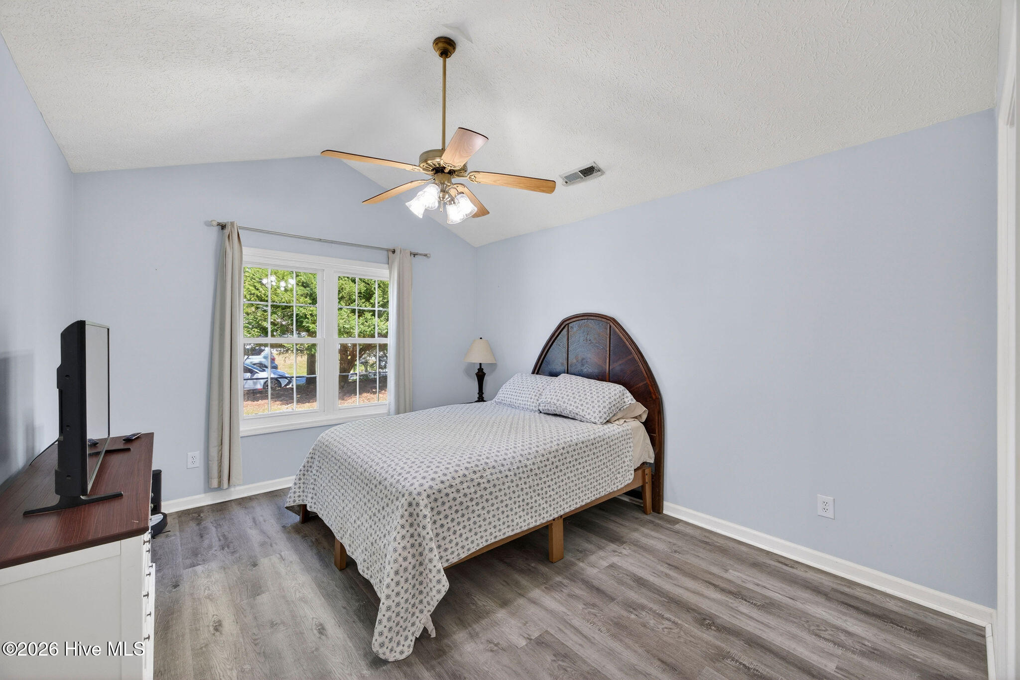 100567464 | Photo 23