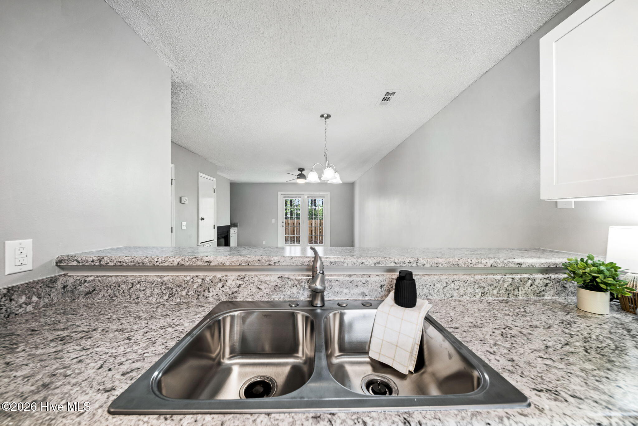 100565173 | Photo 21