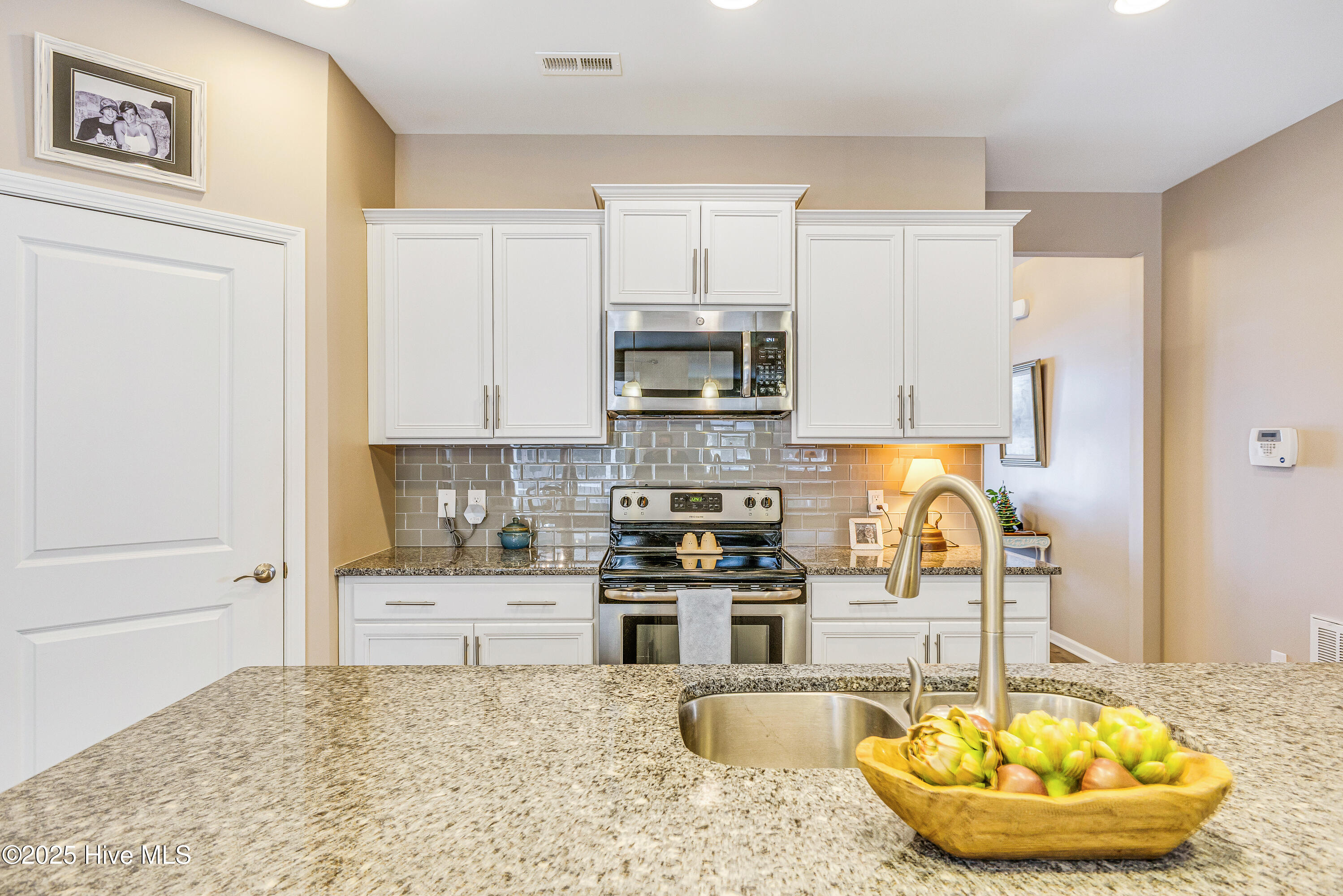 100547068 | Photo 18