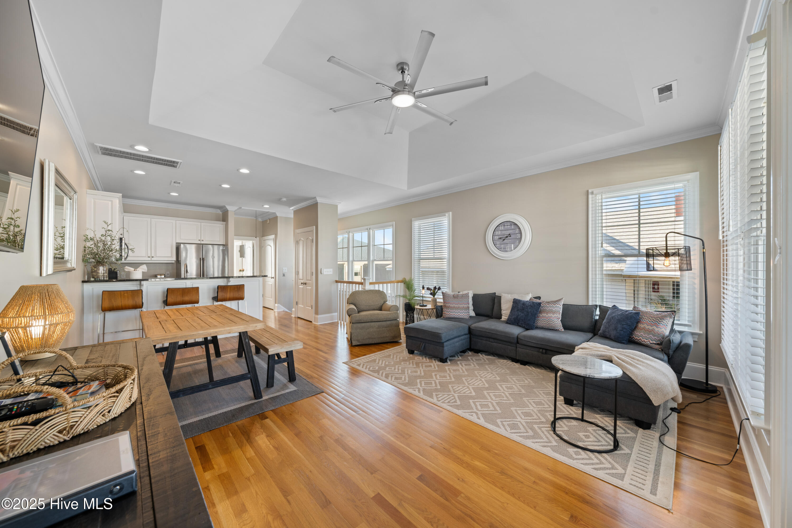 100541369 | Photo 31