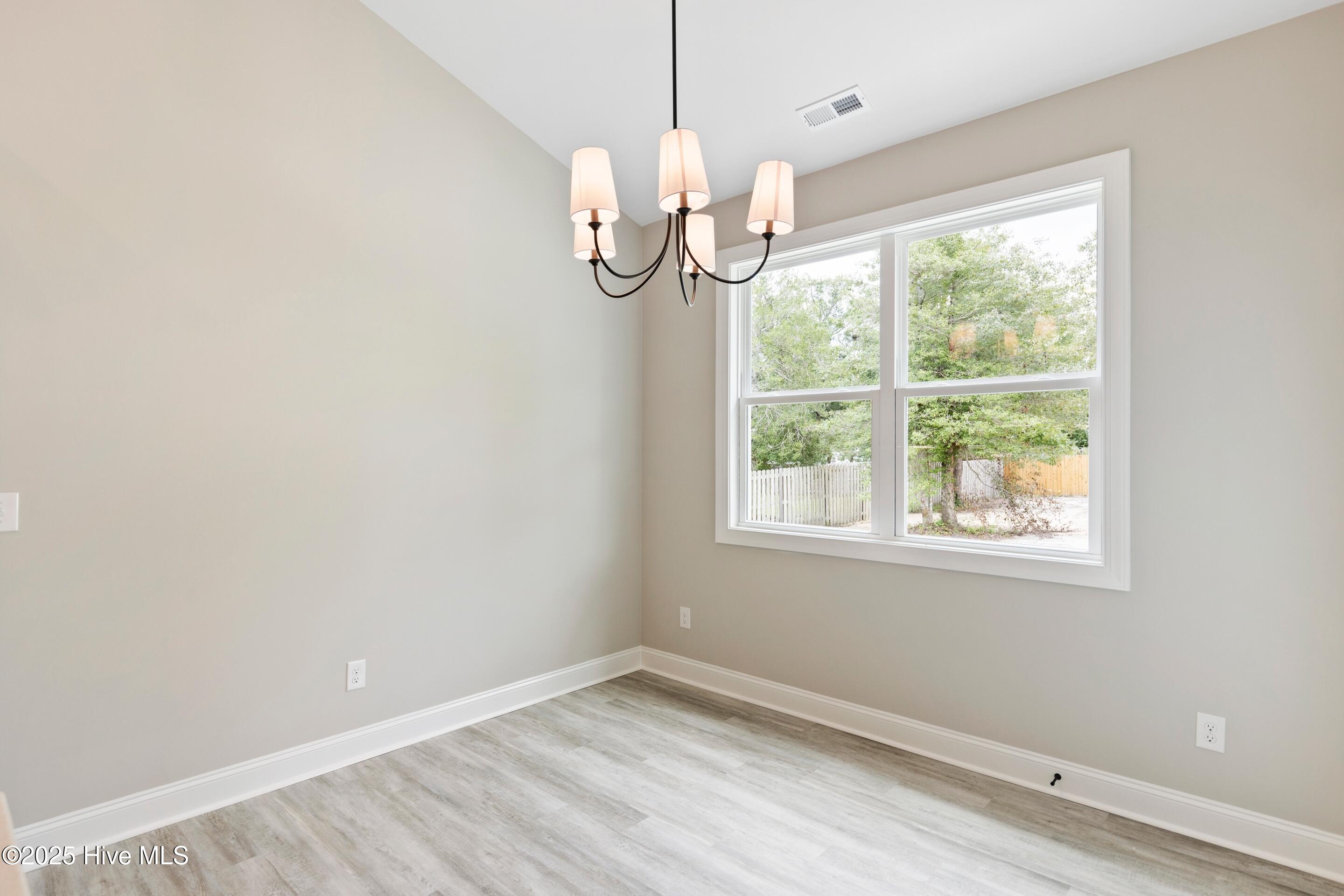 100524111 | Photo 24