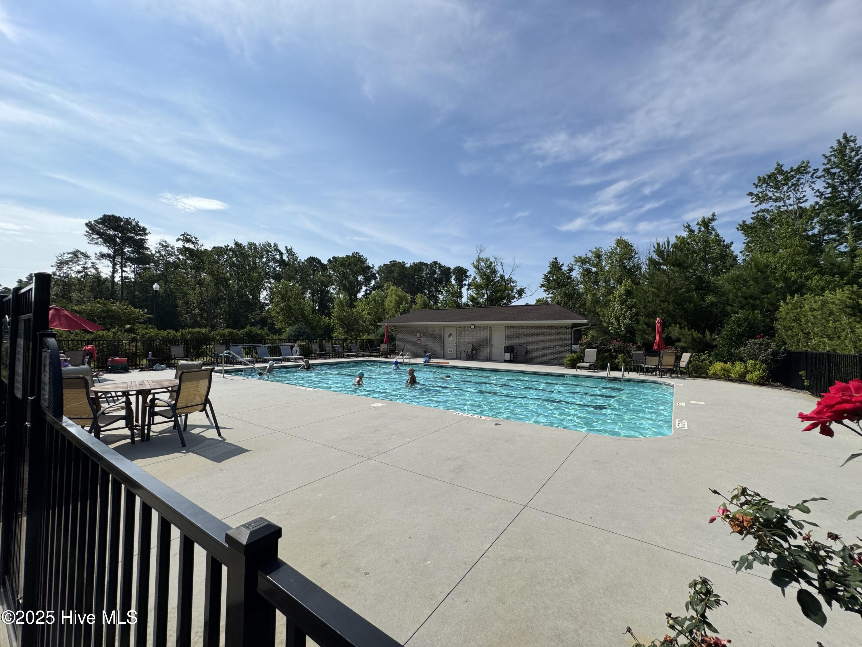 100510416 | Photo 50