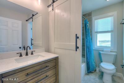 100547319 | Photo 38