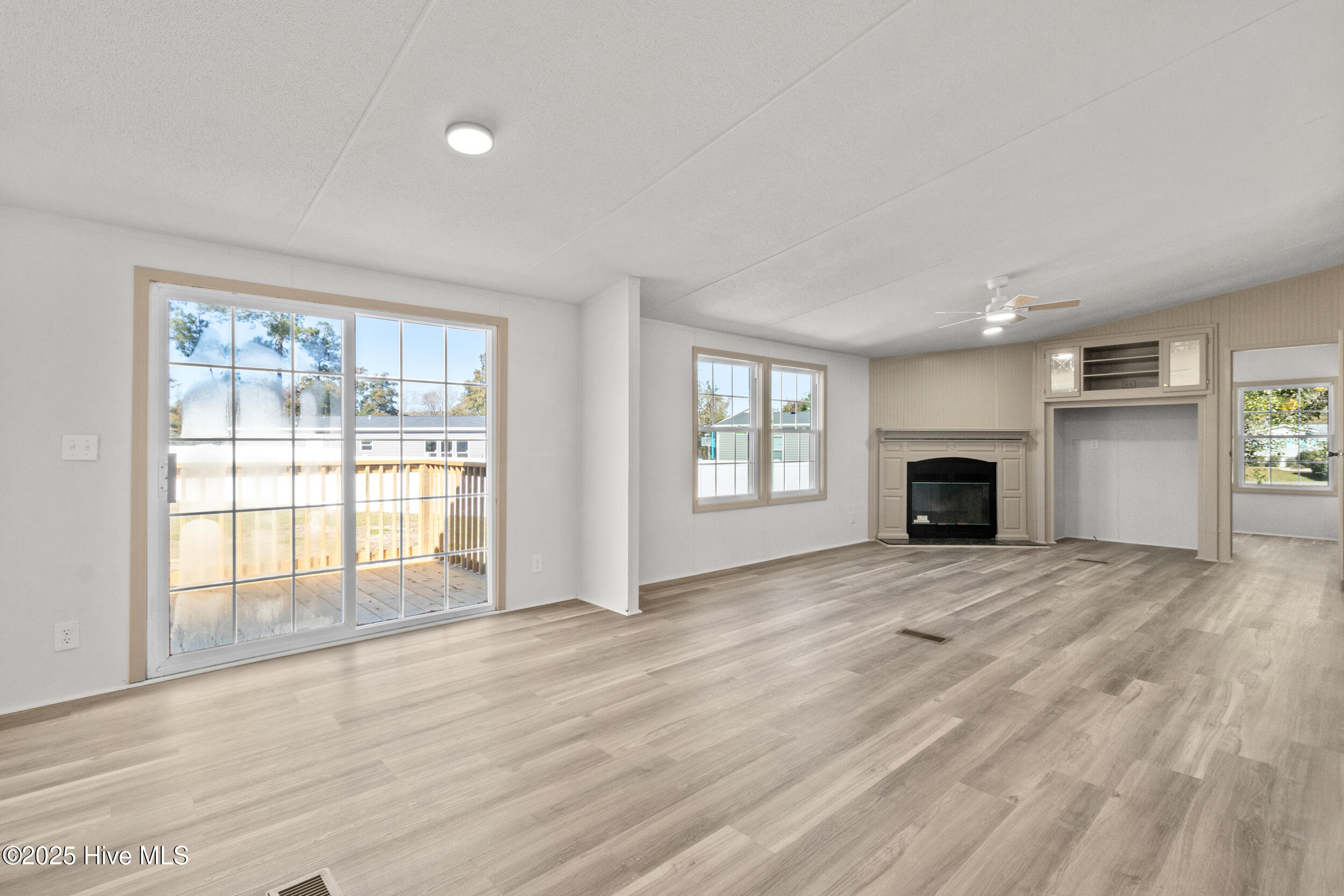 100540326 | Photo 22