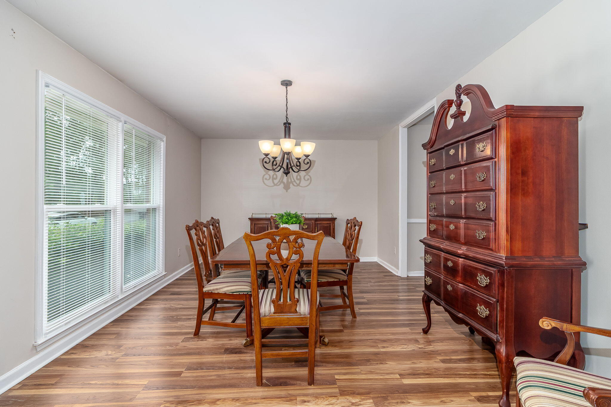7-web-or-mls-105 DRESDEN DR A©--14