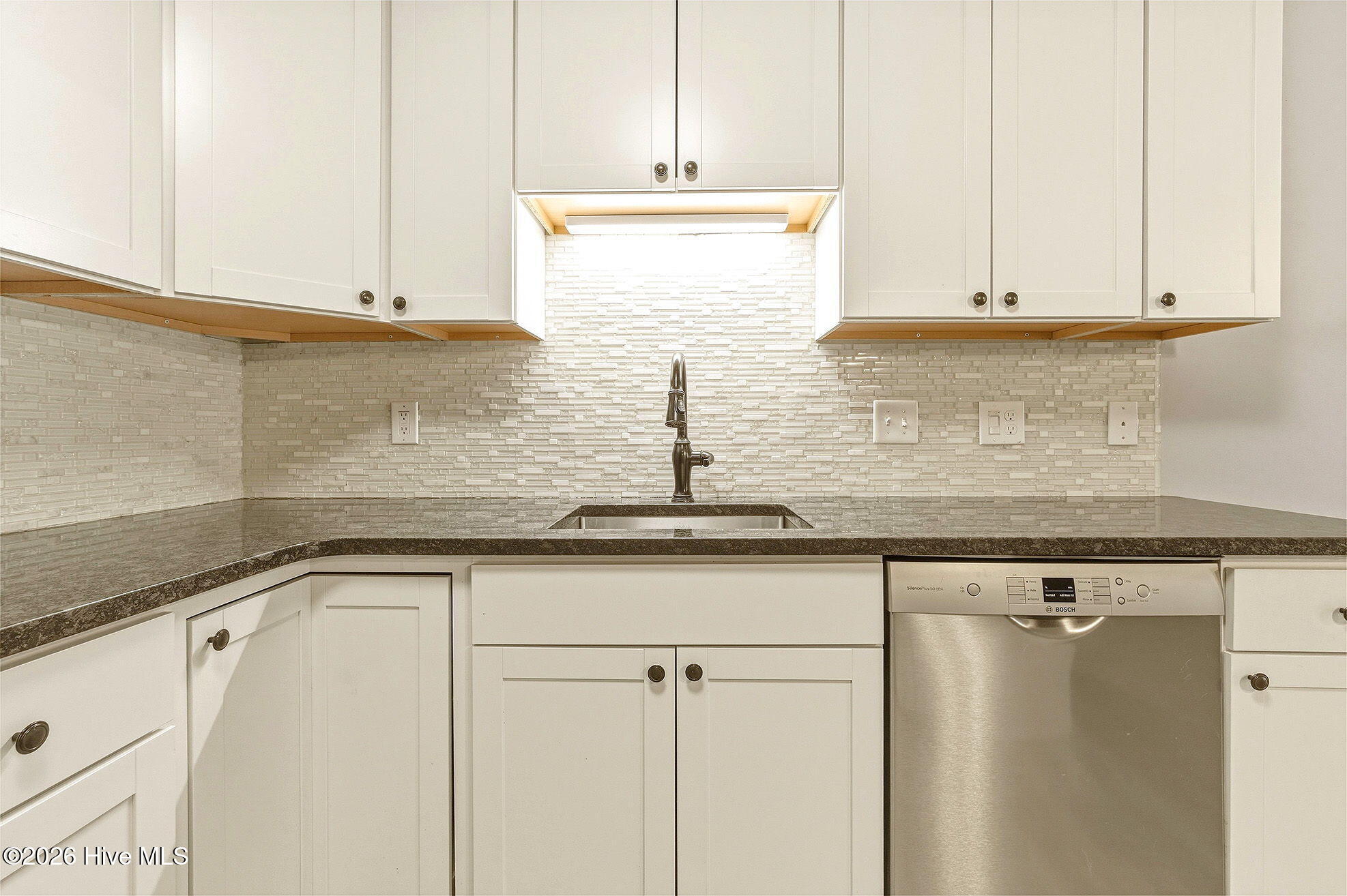 100557080 | Photo 12