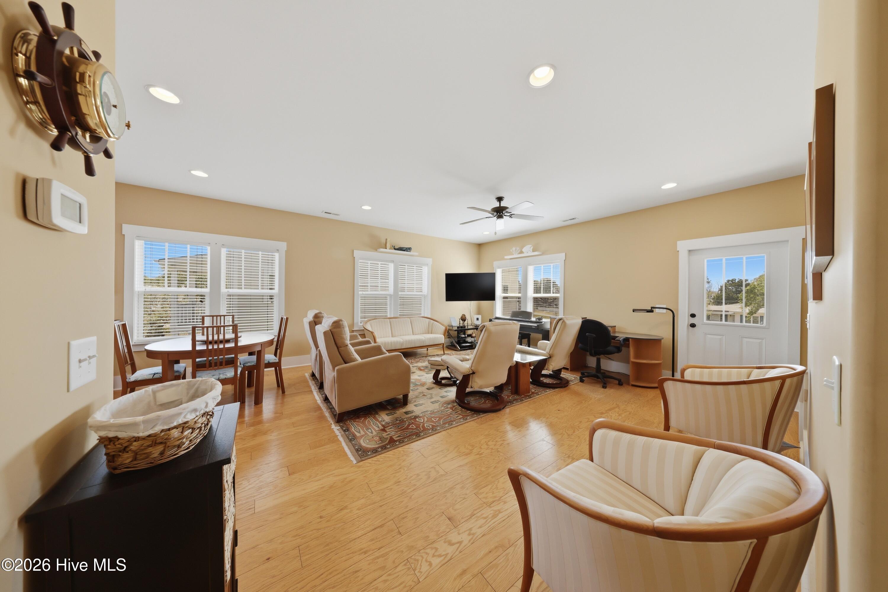 100566755 | Photo 14