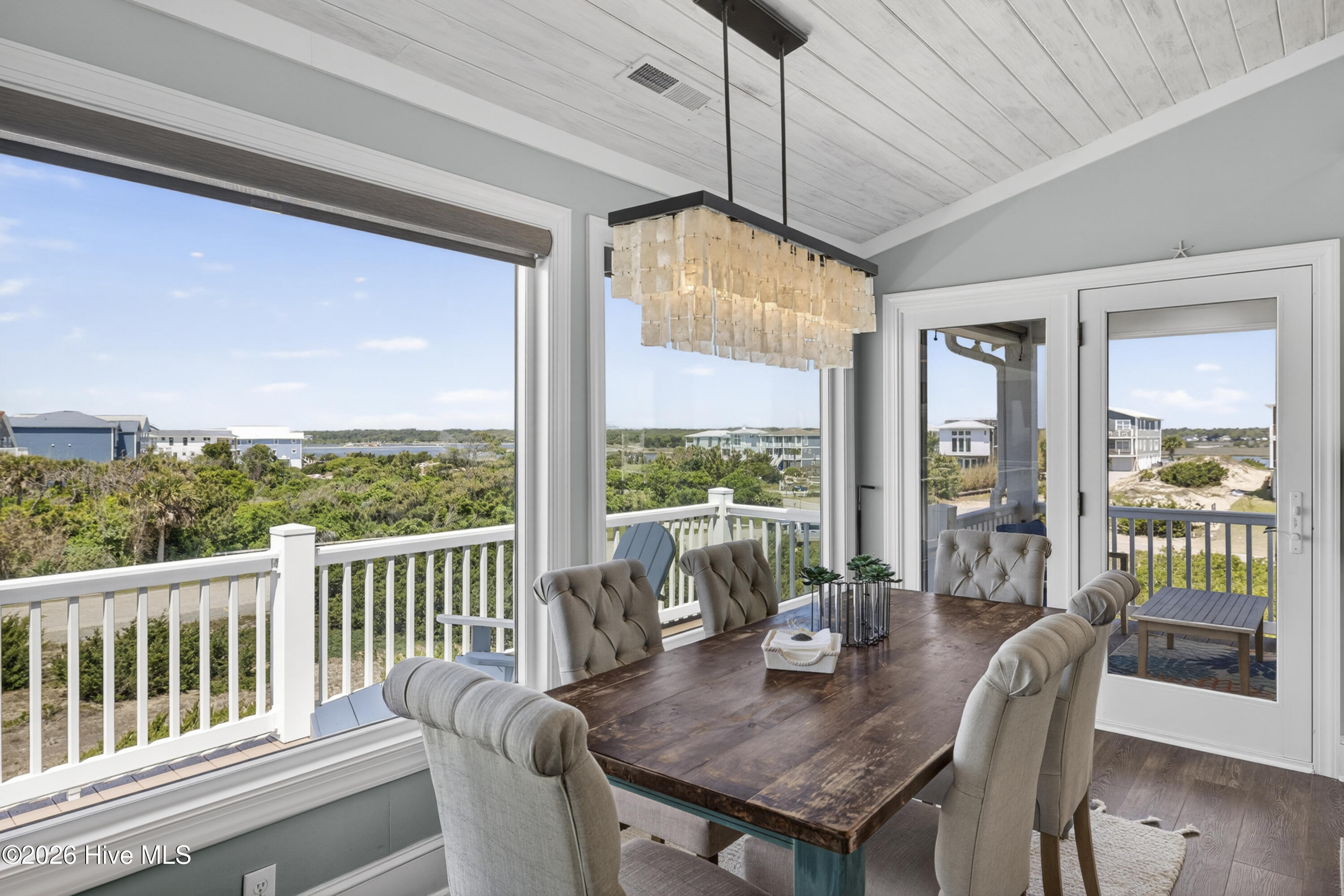 100568247 | Photo 15