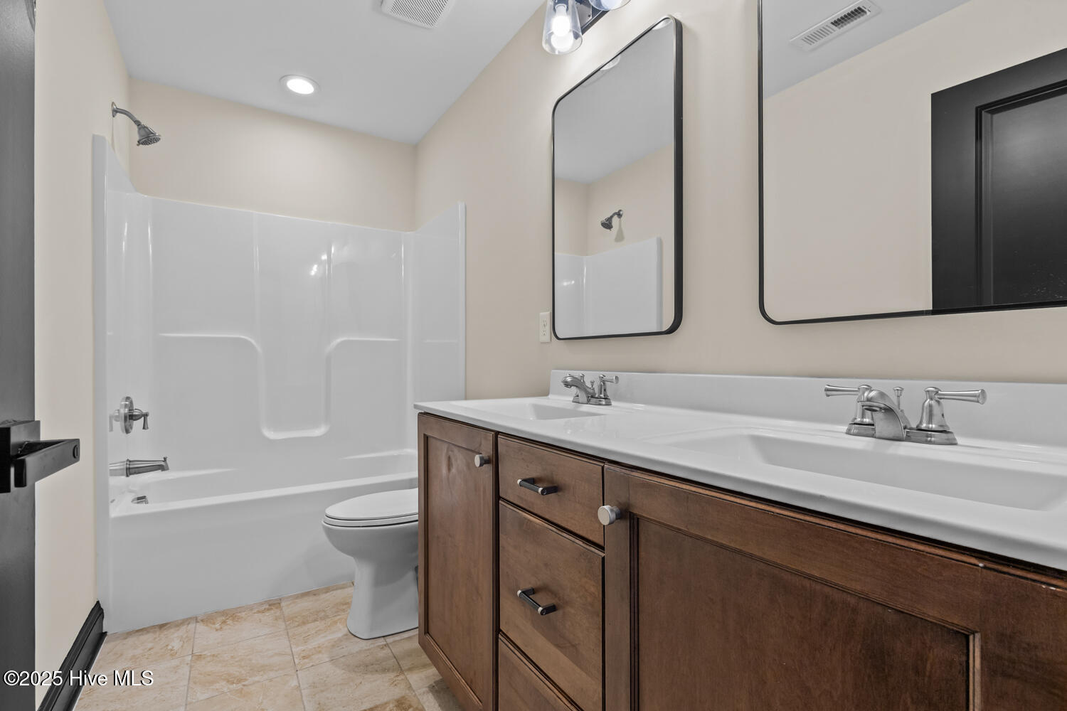 100536323 | Photo 35