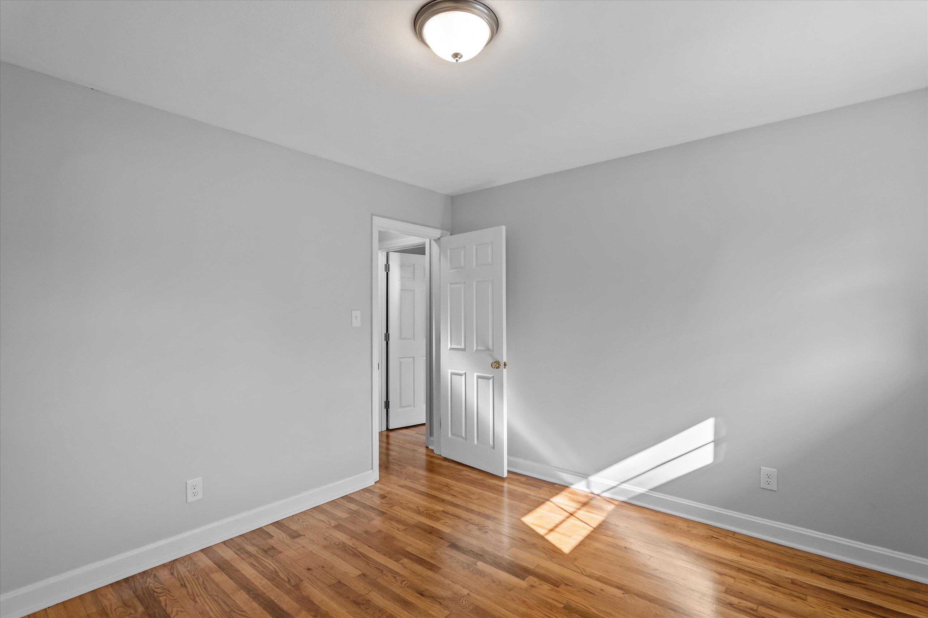 41-P1047575