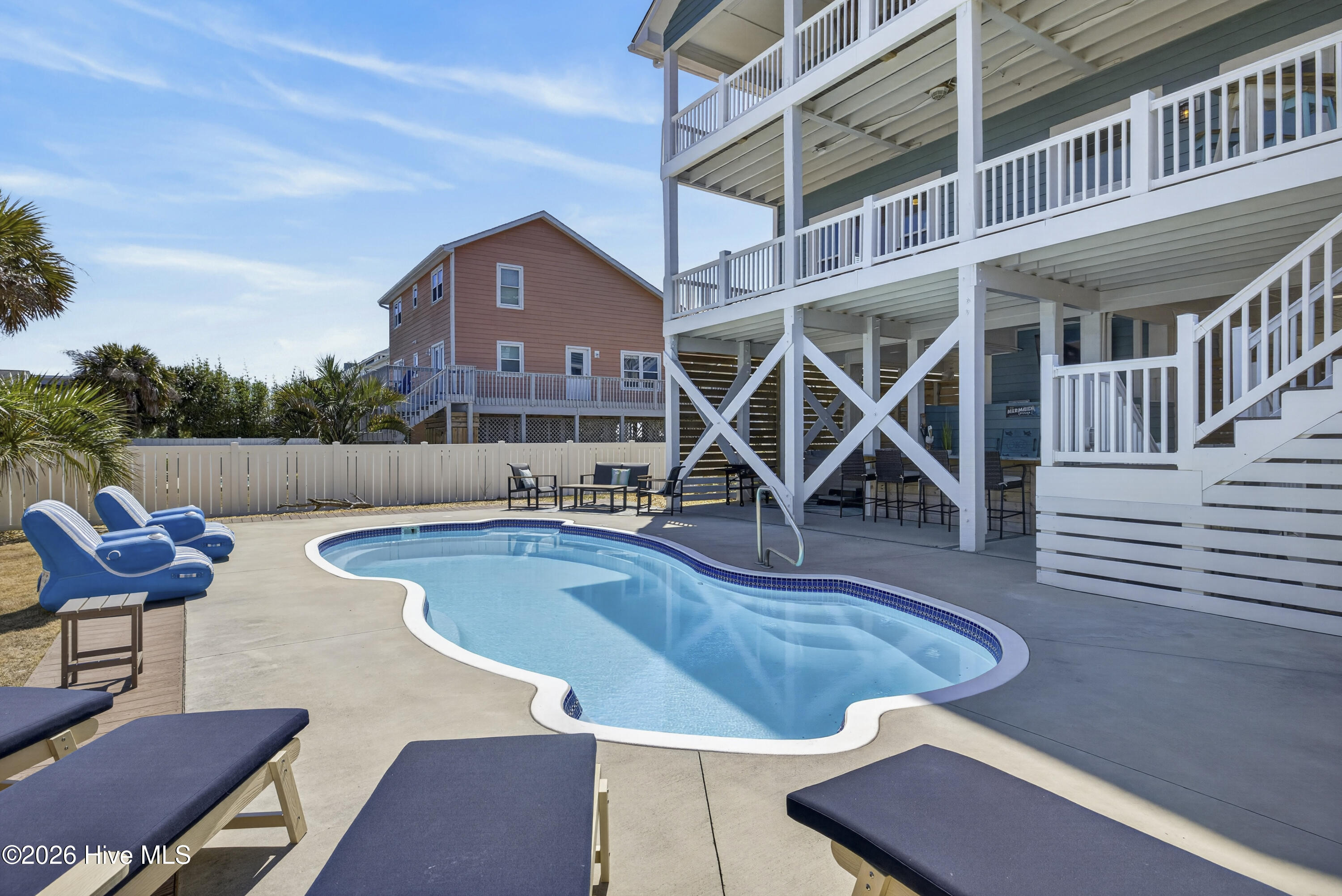 100568247 | Photo 59