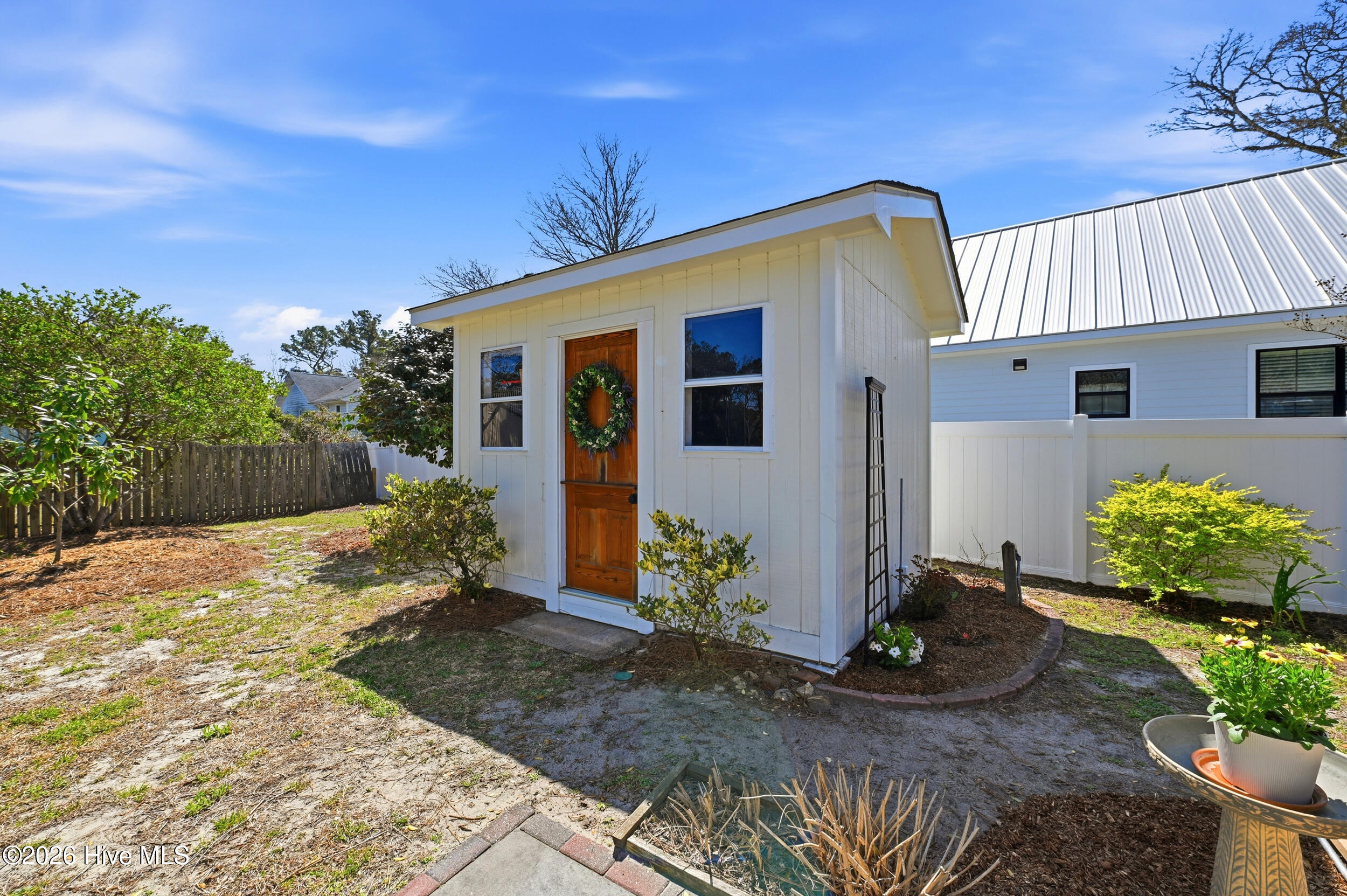 100570502 | Photo 42