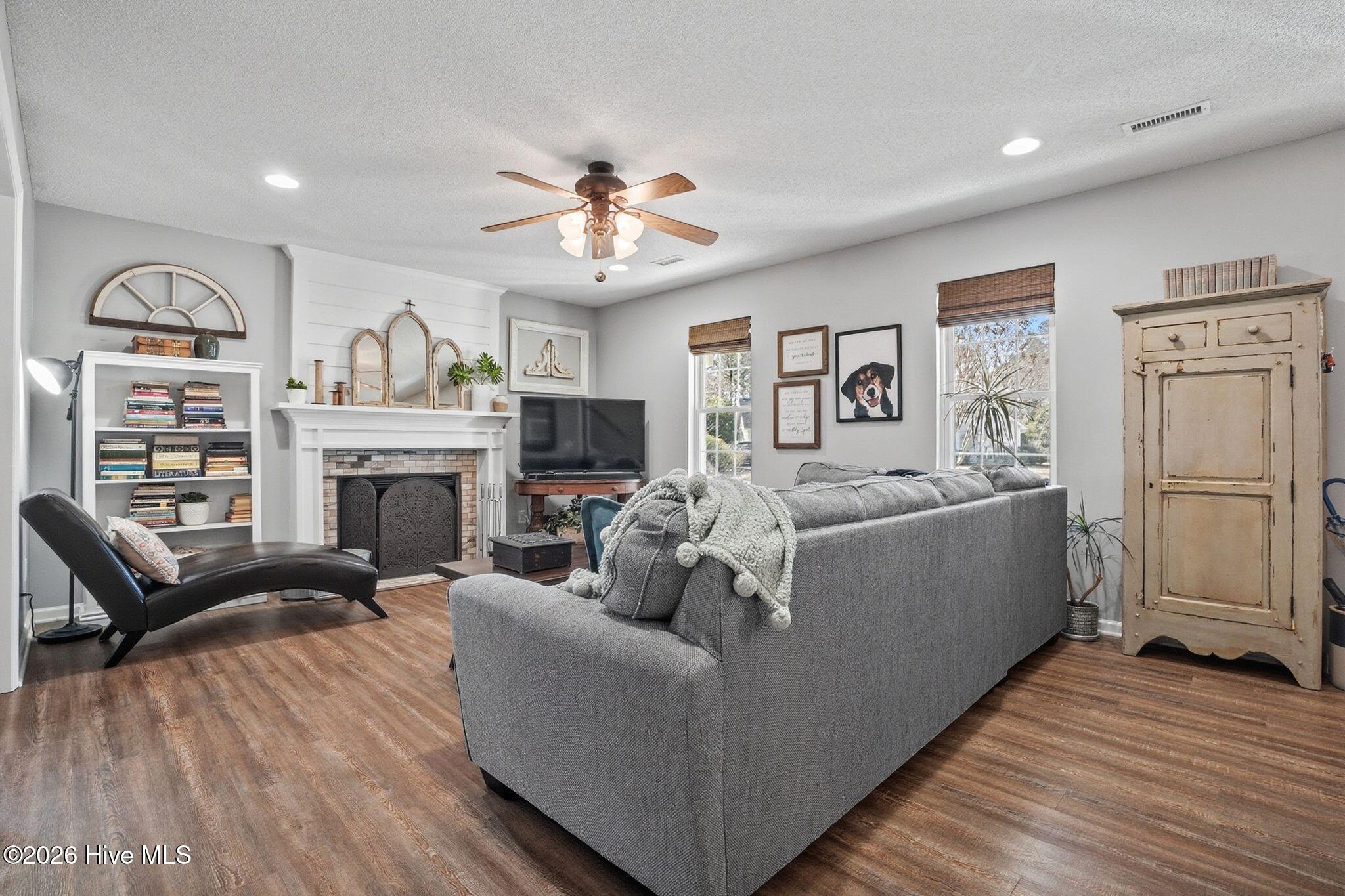 100557423 | Photo 14