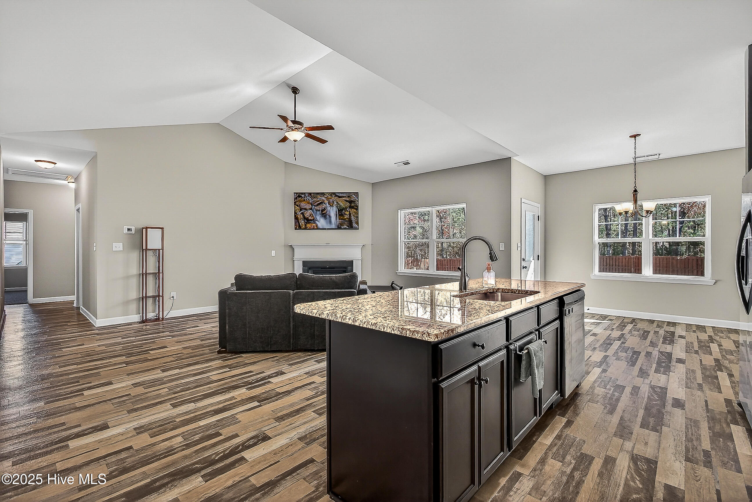 100543581 | Photo 12