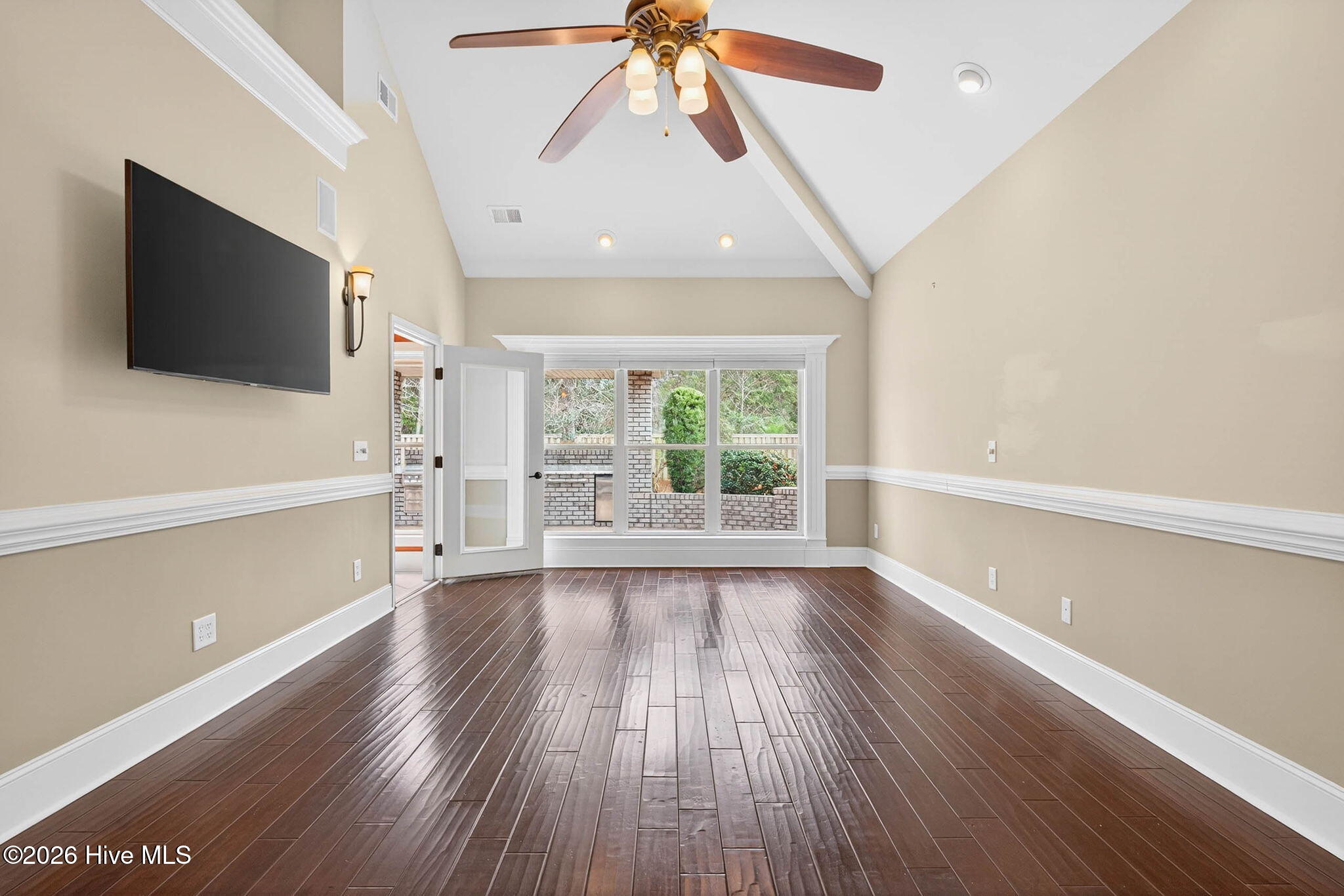 100560240 | Photo 20