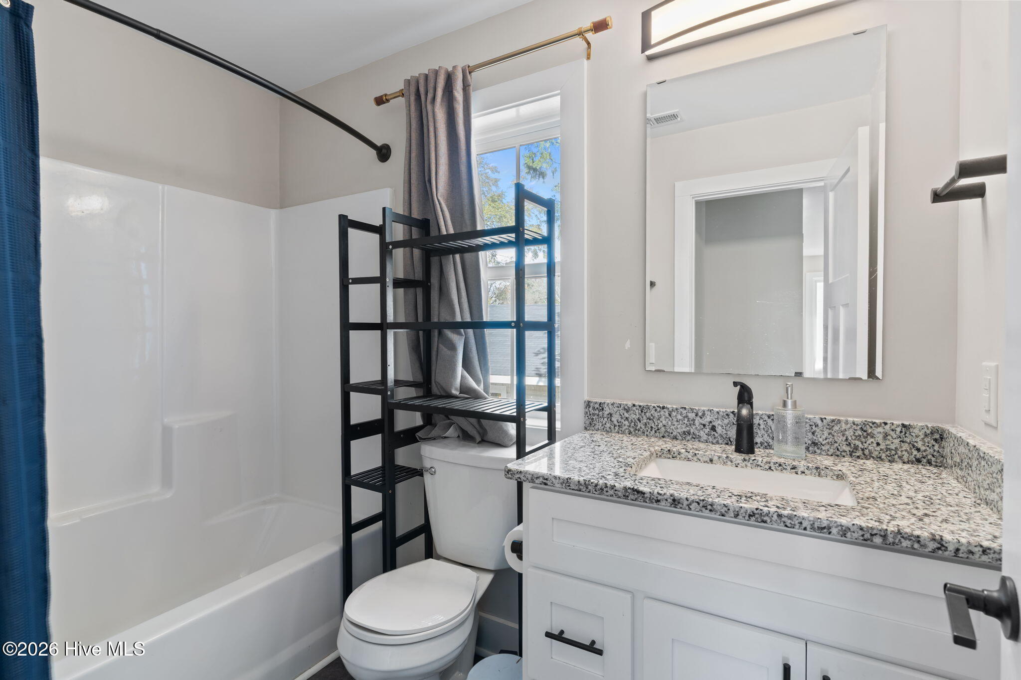 100556827 | Photo 30