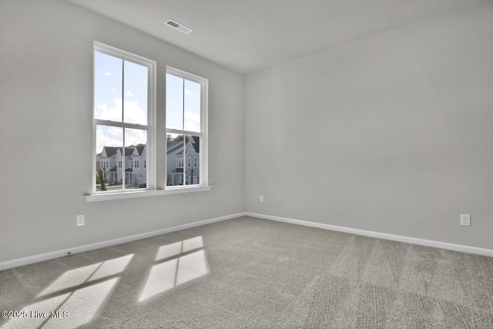 100558889 | Photo 23