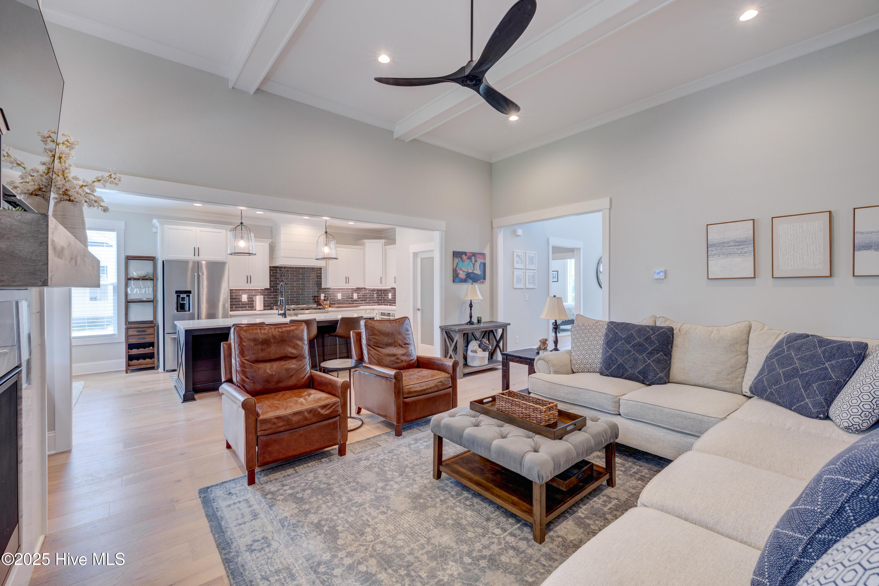 100531036 | Photo 16