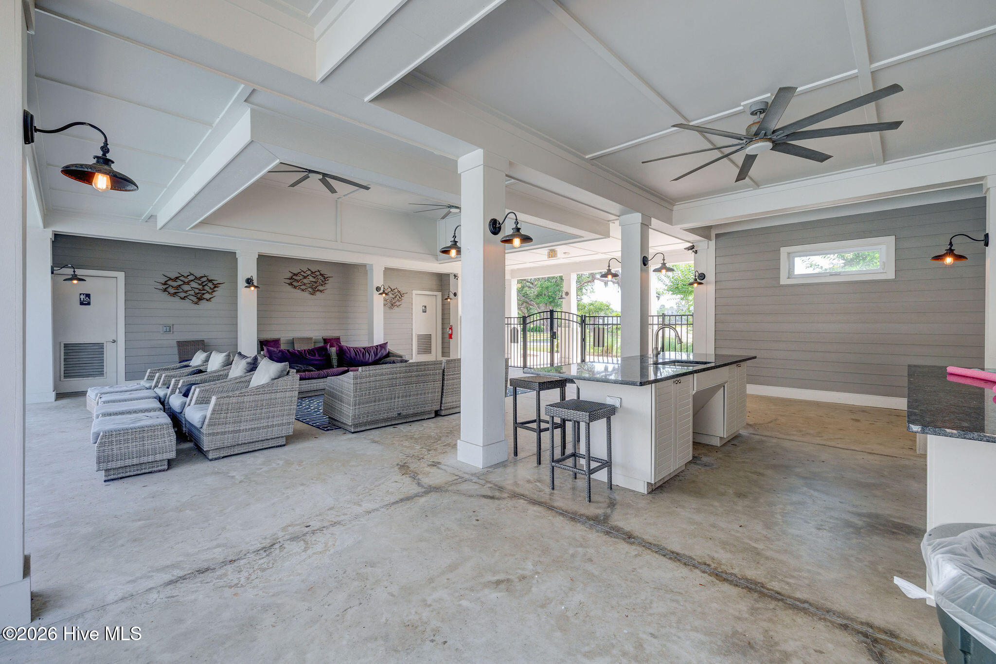 100564802 | Photo 60