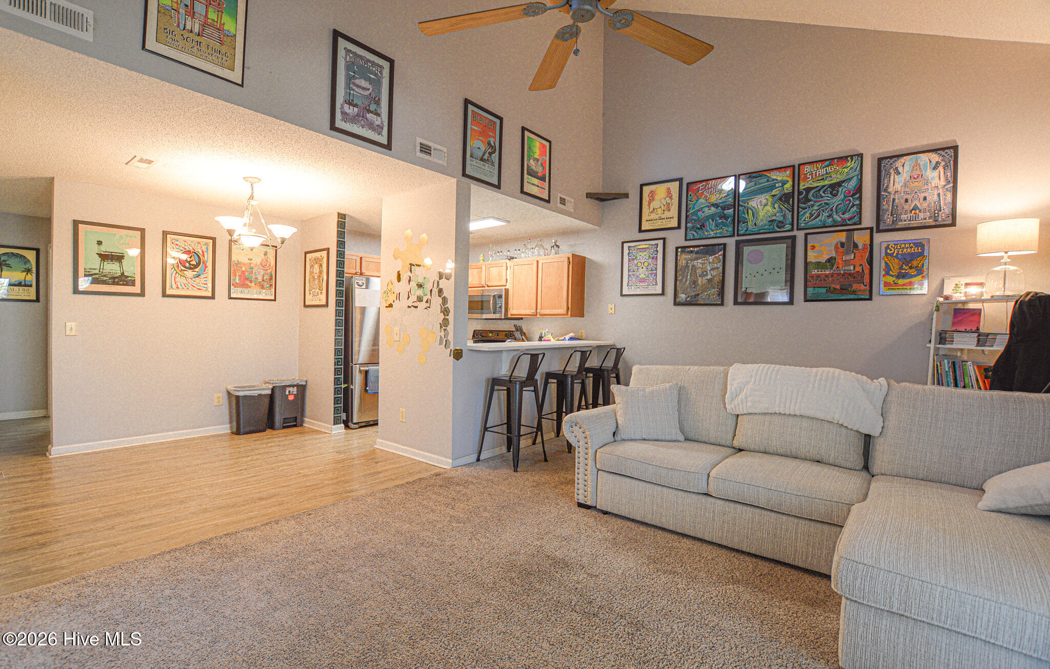 100566990 | Photo 11