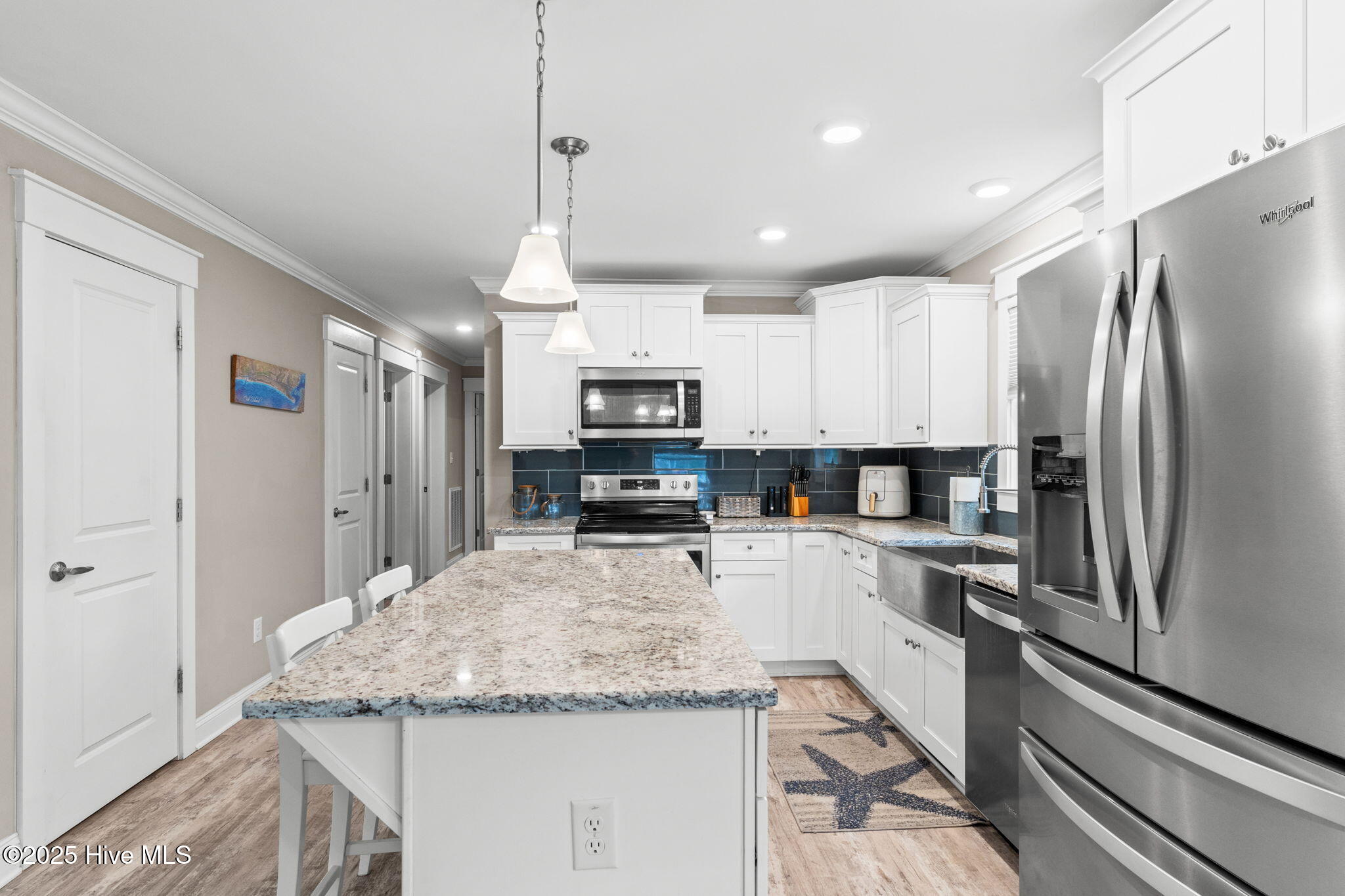 100546923 | Photo 15