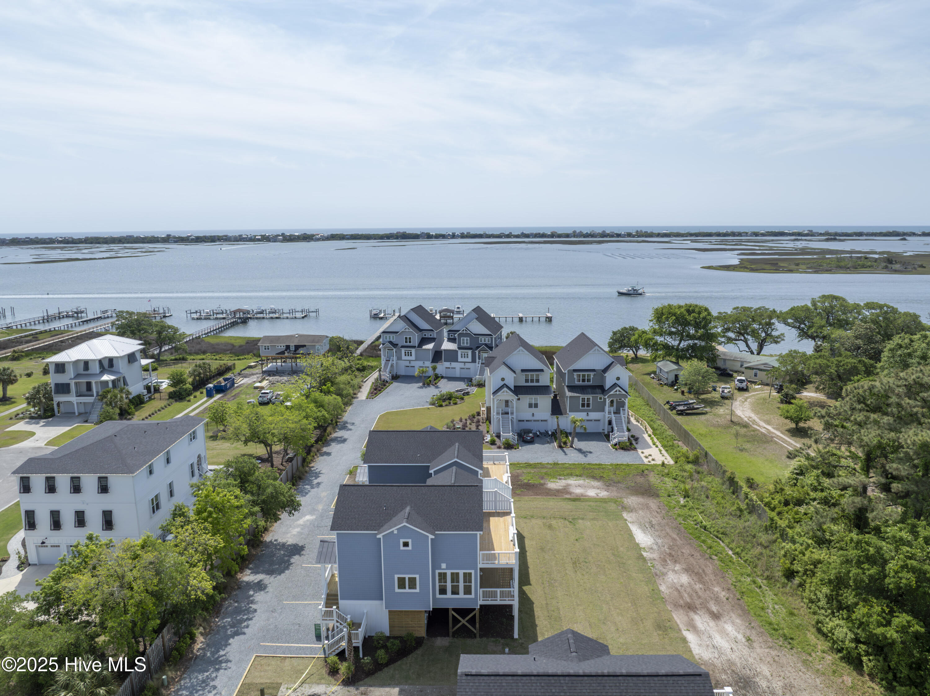 100529326 | Photo 46