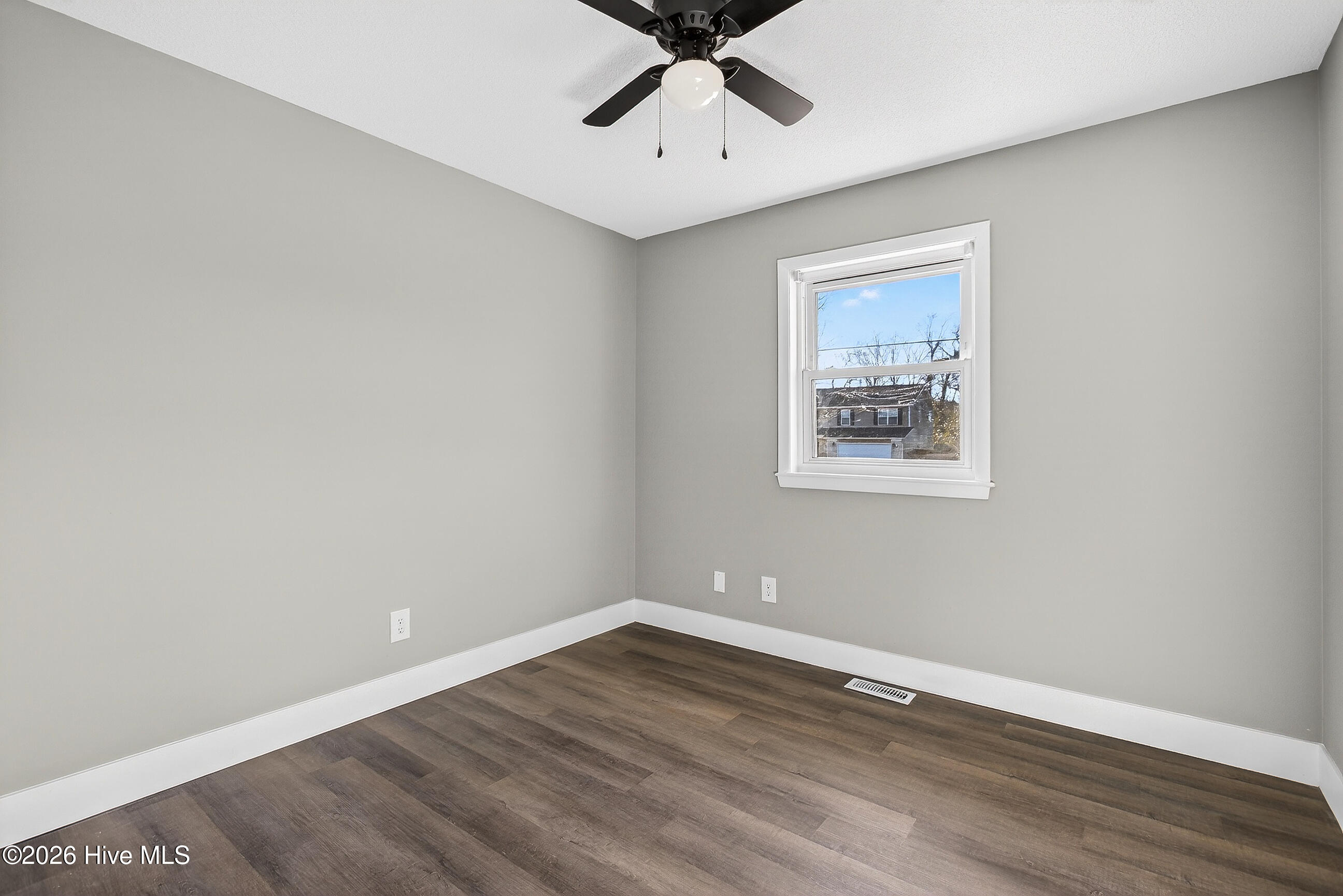 100552085 | Photo 17