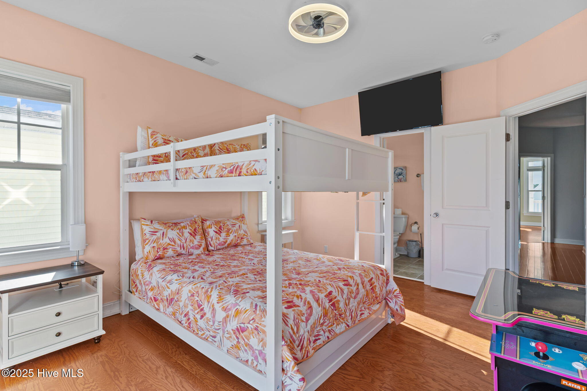 100540778 | Photo 26