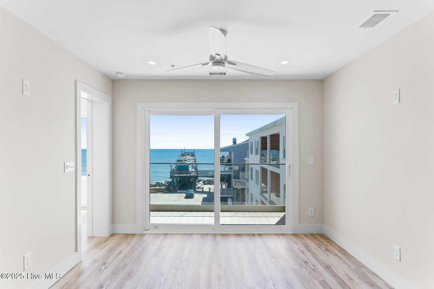 100510473 | Photo 12