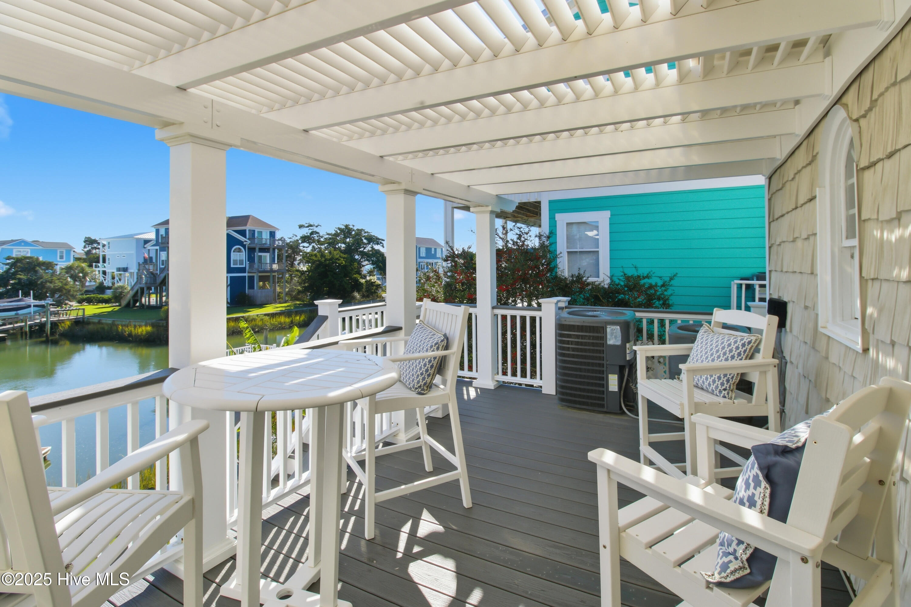 100557076 | Photo 11