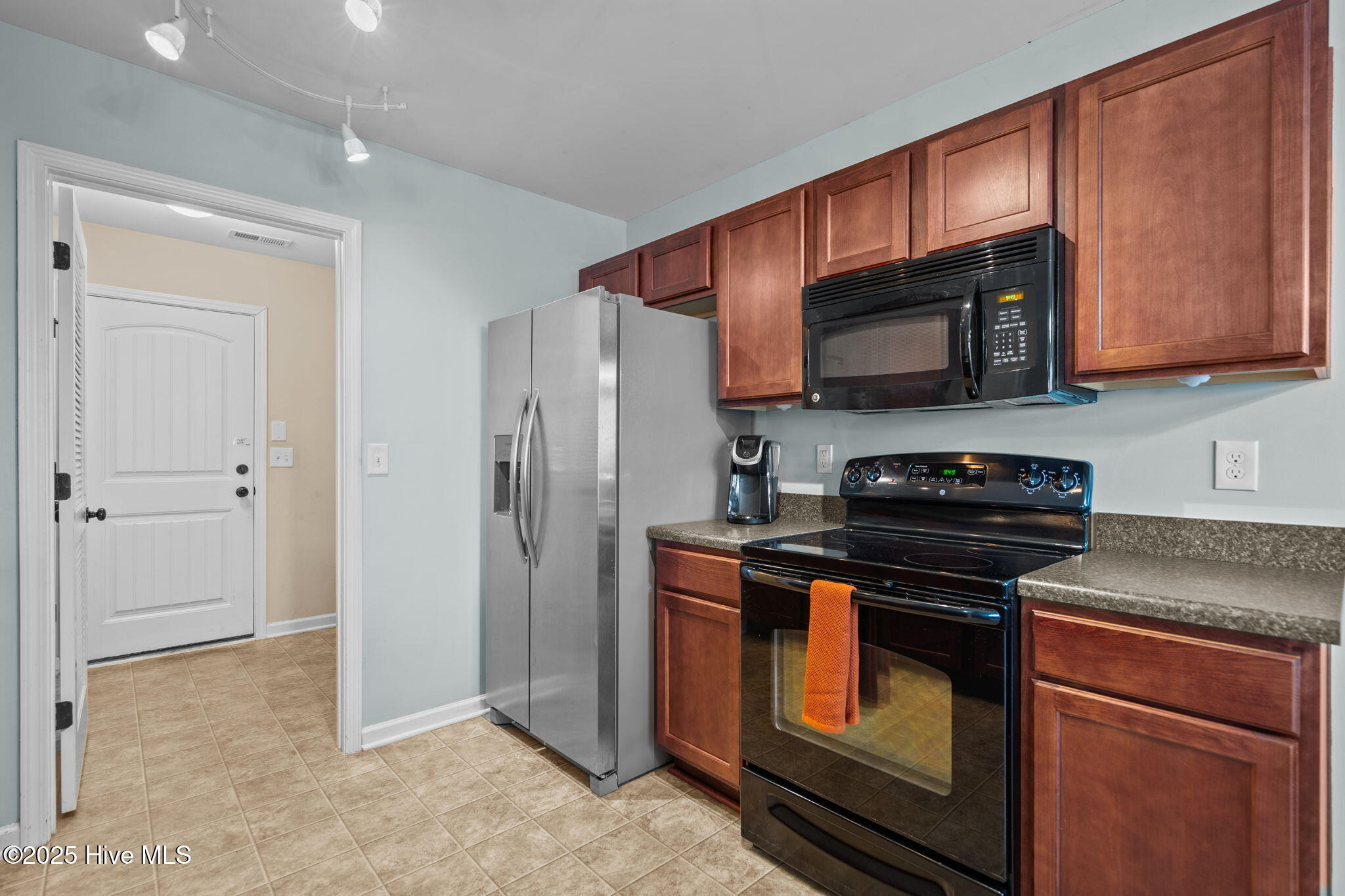 100544048 | Photo 23