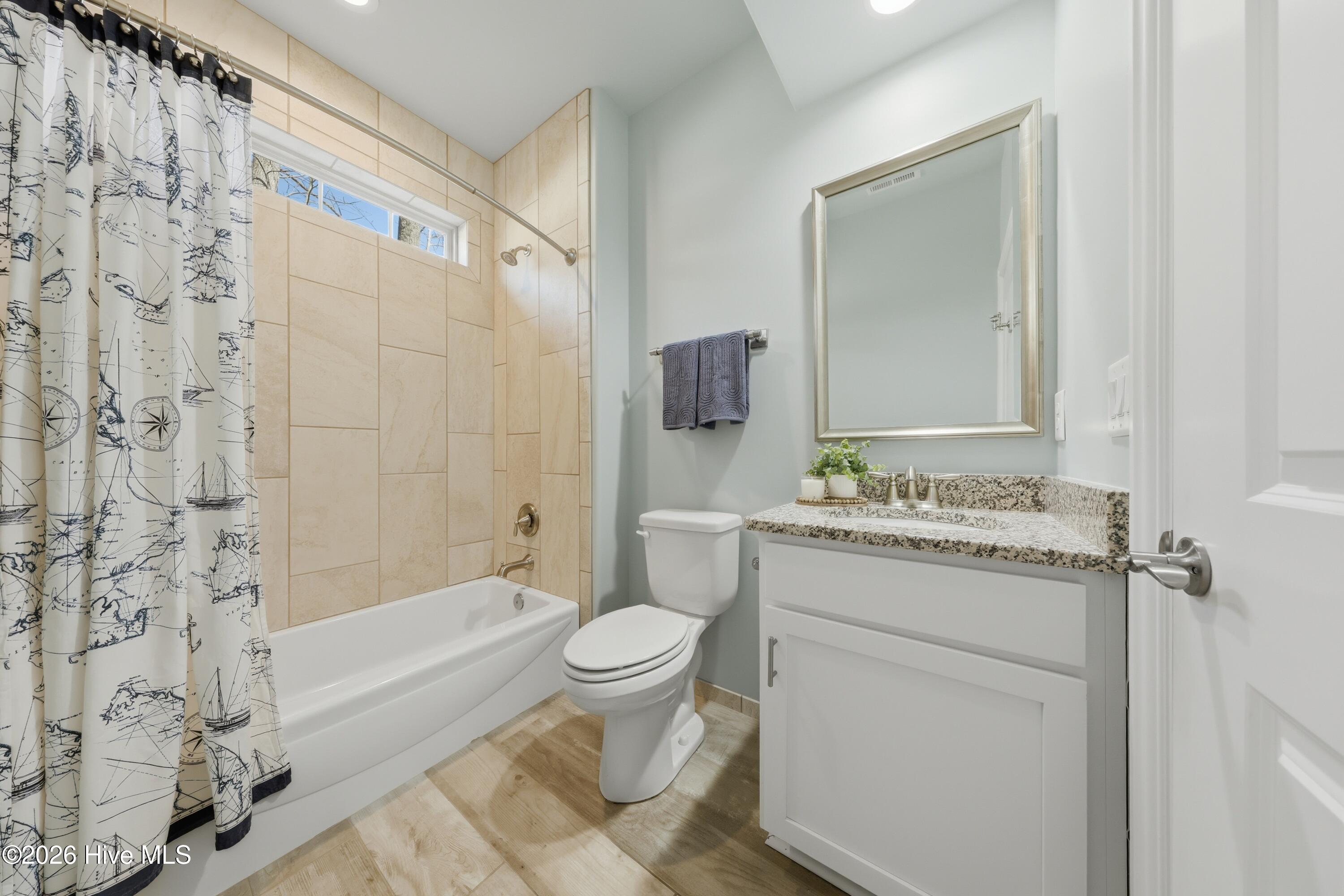 100558541 | Photo 15