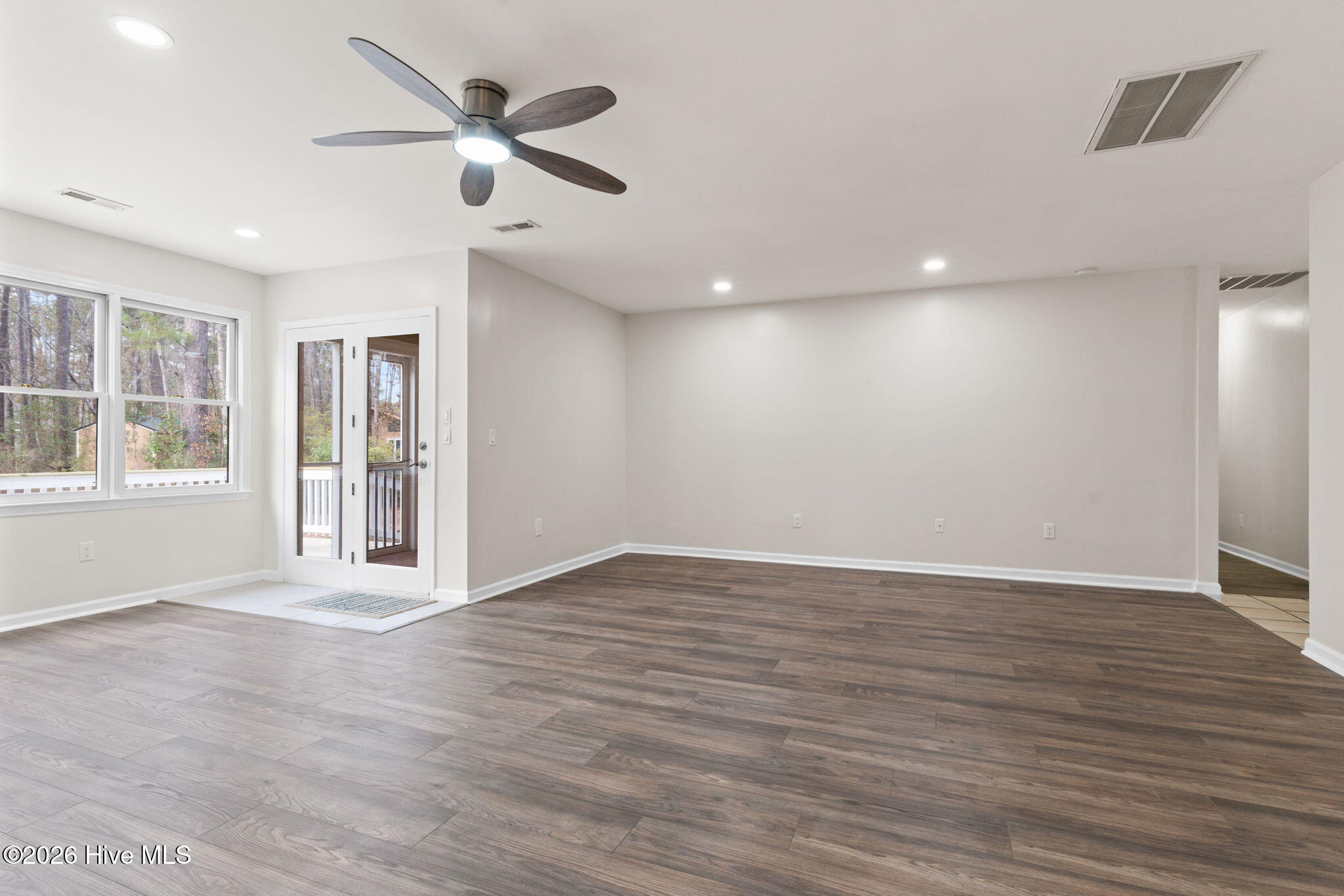 100547566 | Photo 22