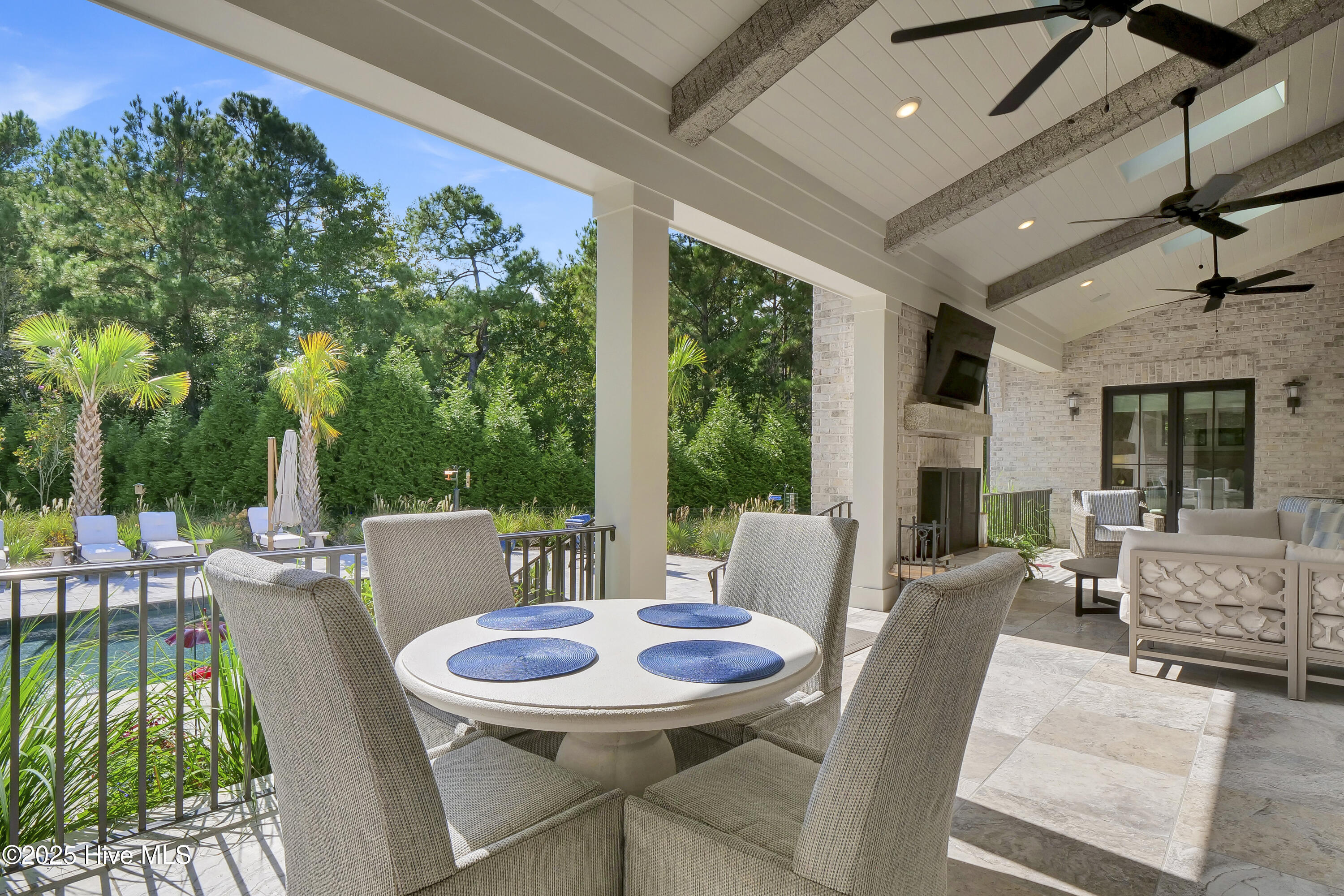 100532496 | Photo 63