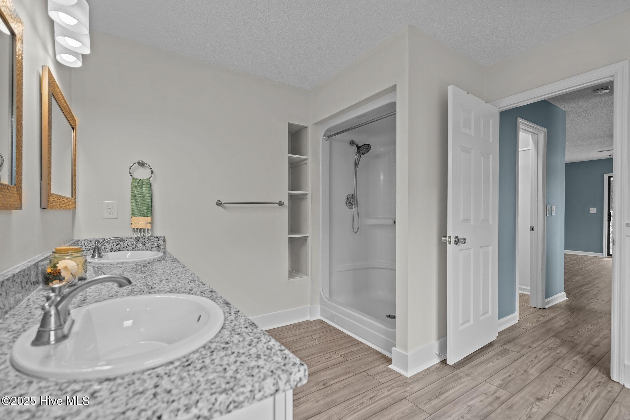 100547152 | Photo 23