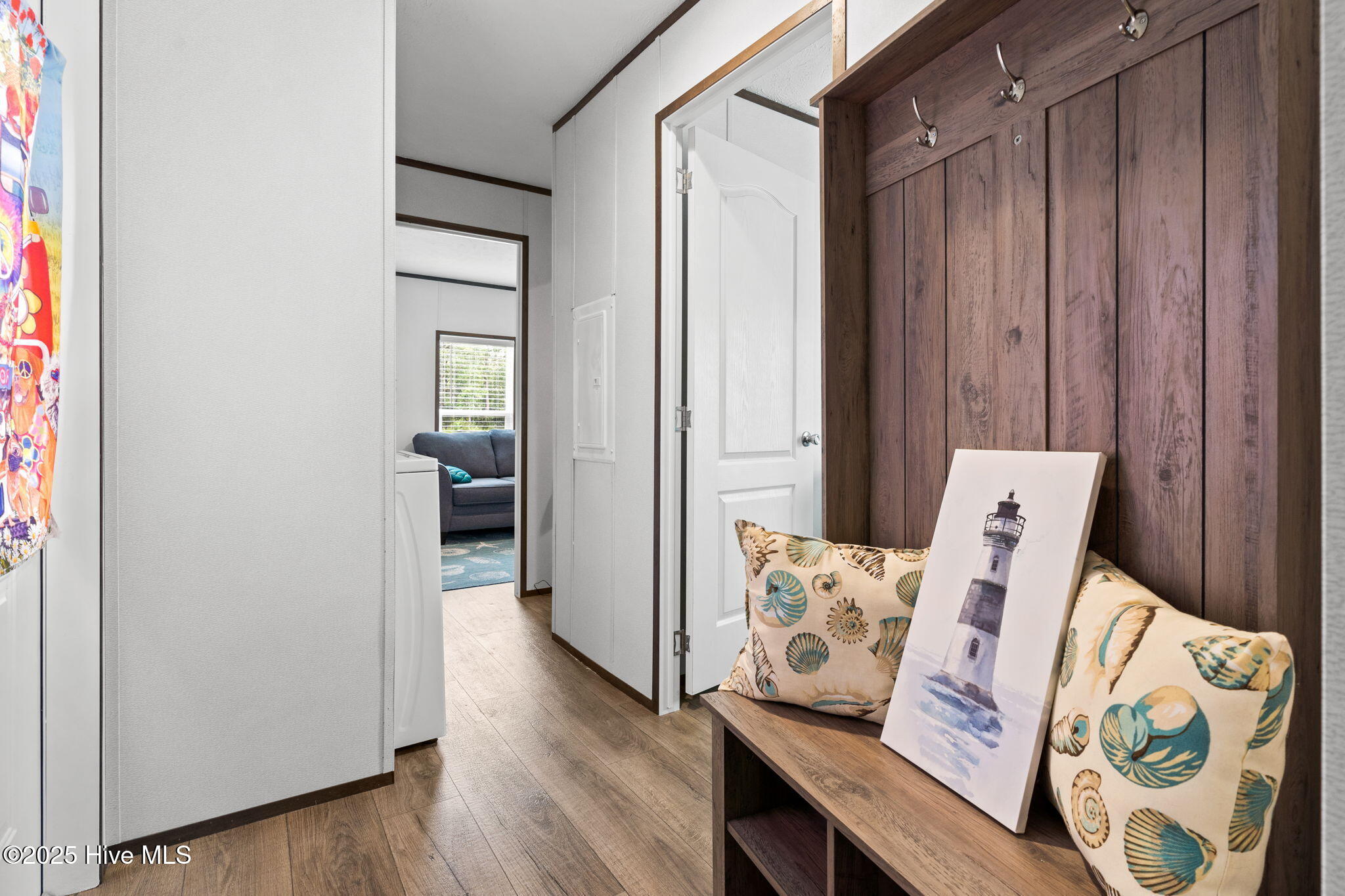 100526745 | Photo 14